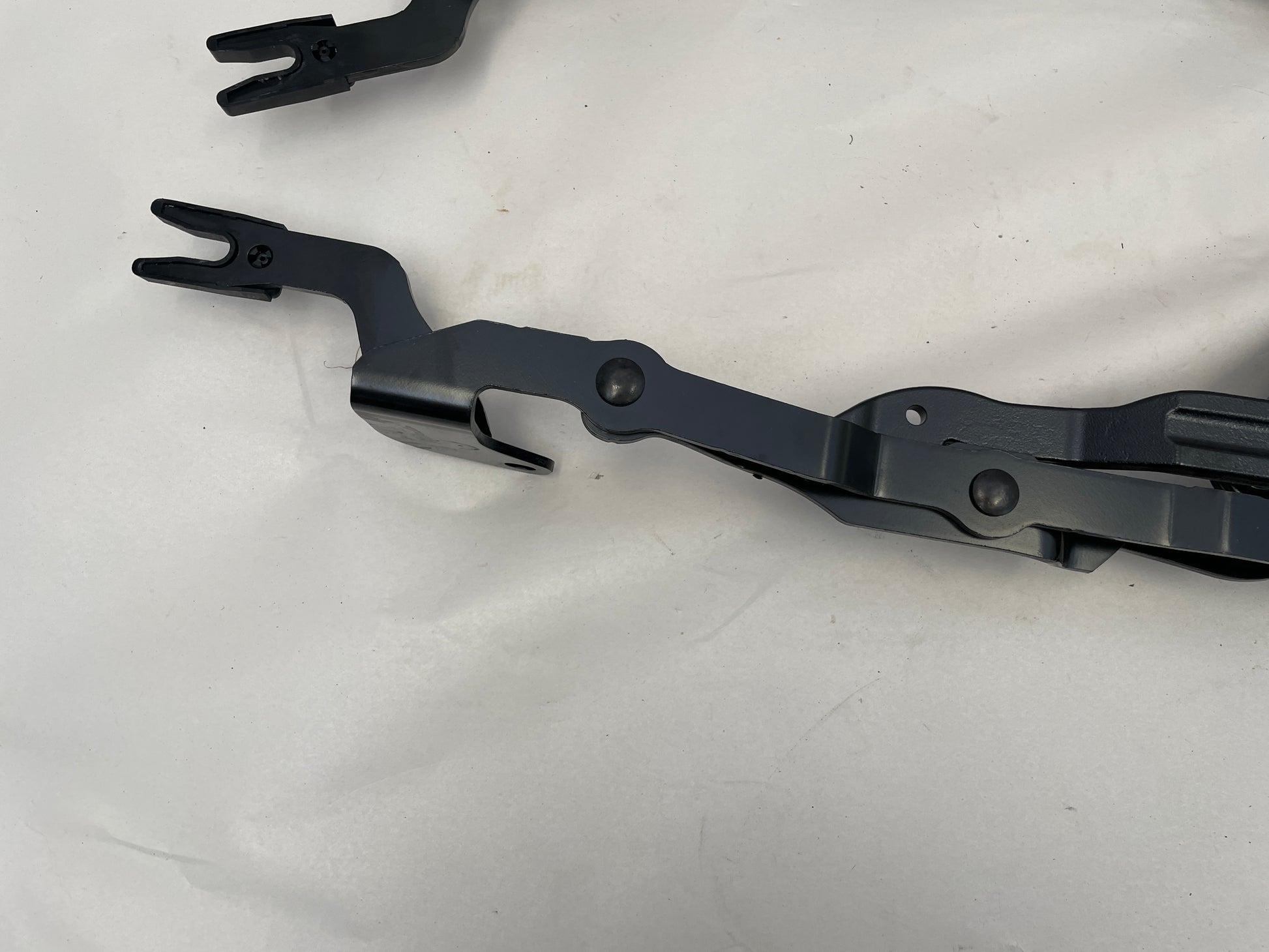 2018 Chevy Camaro ZL1 RH & LH Convertible Vert Top Tonneau Lift Hinges OEM - Day's Parts Yard