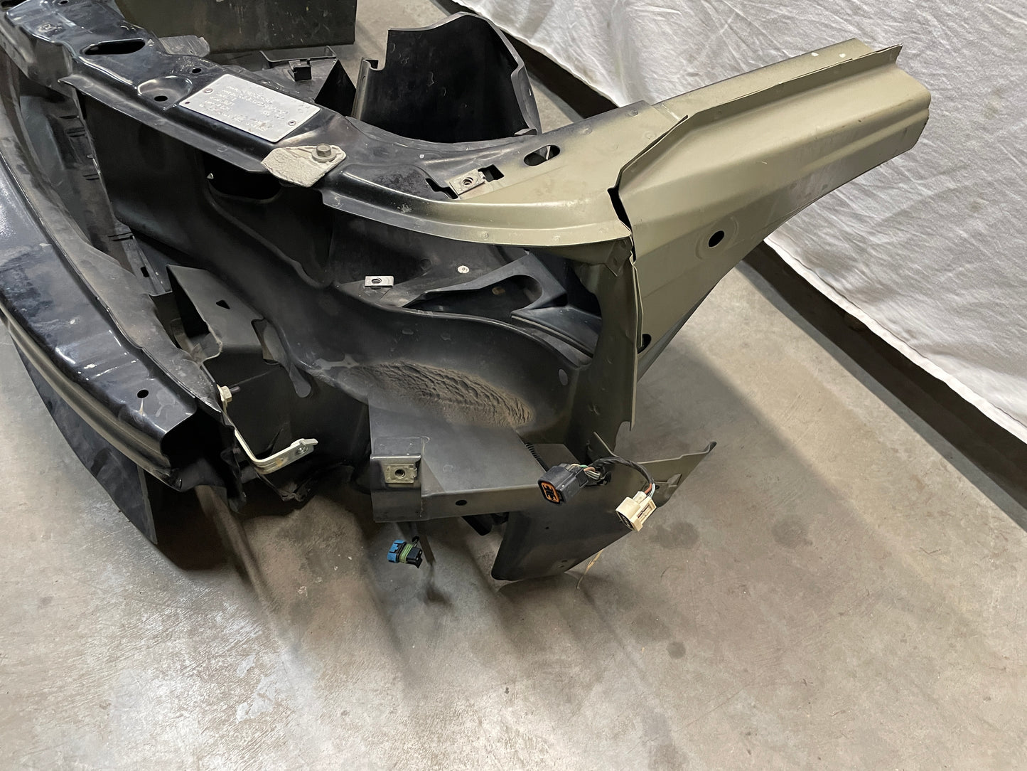 2004 Pontiac GTO Radiator Core Support Bracket OEM - Day's Parts Yard