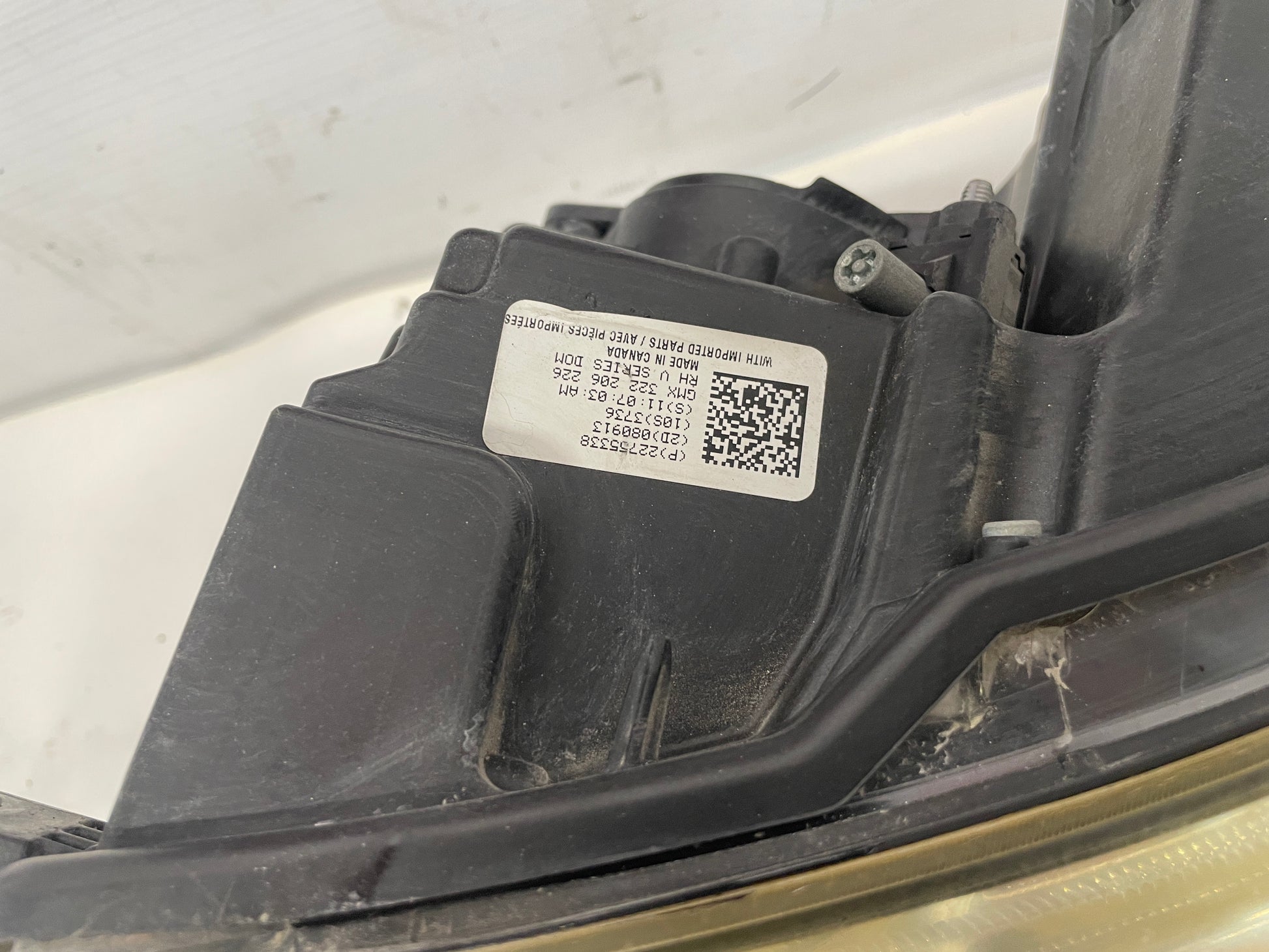 2014 Cadillac CTS-V Coupe RH Passenger HID Xenon Head Light Headlight Lamp OEM - Day's Parts Yard