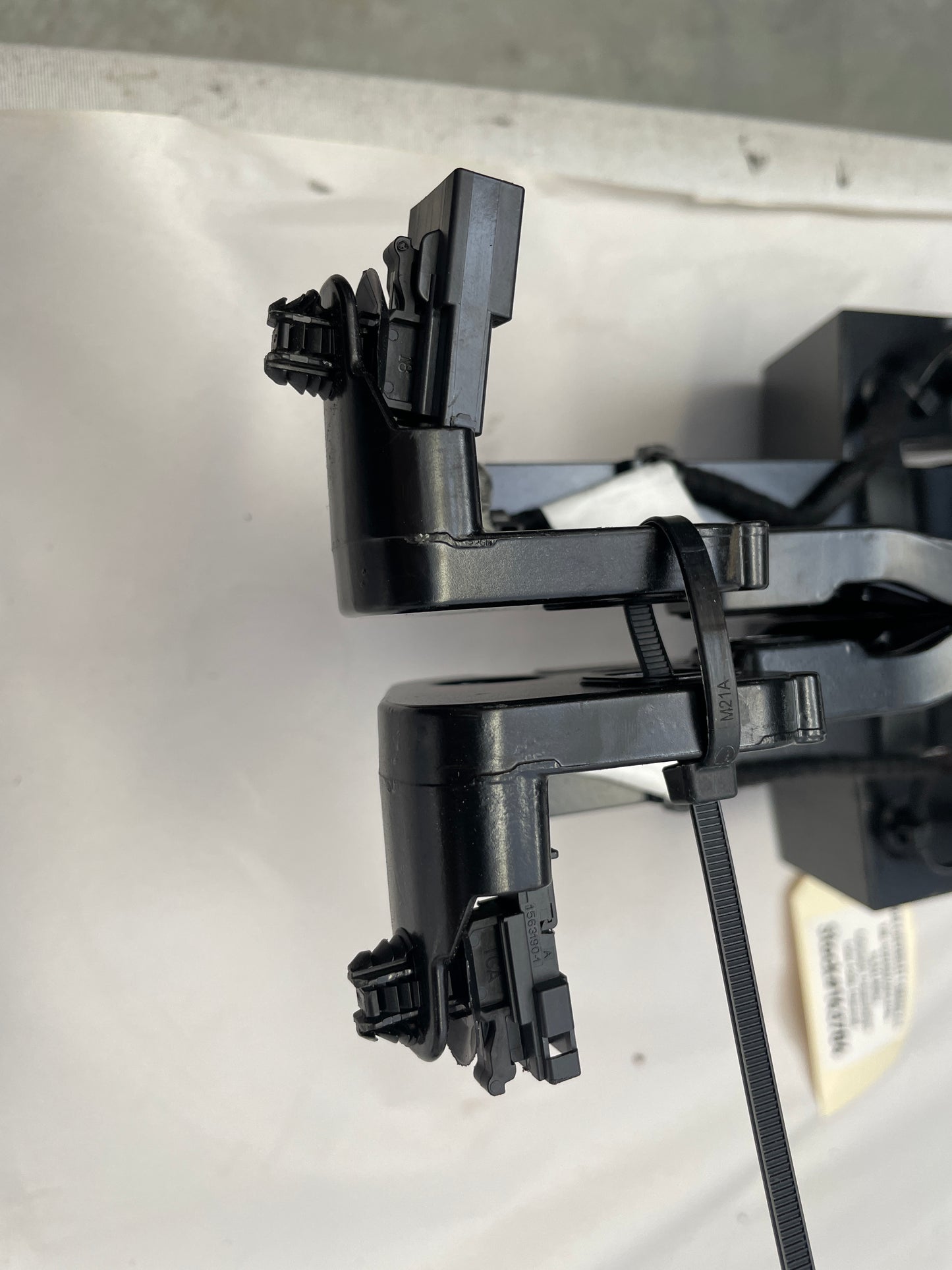 2018 Chevy Camaro ZL1 RH & LH Convertible Vert Top Tonneau Lift Hinges OEM - Day's Parts Yard