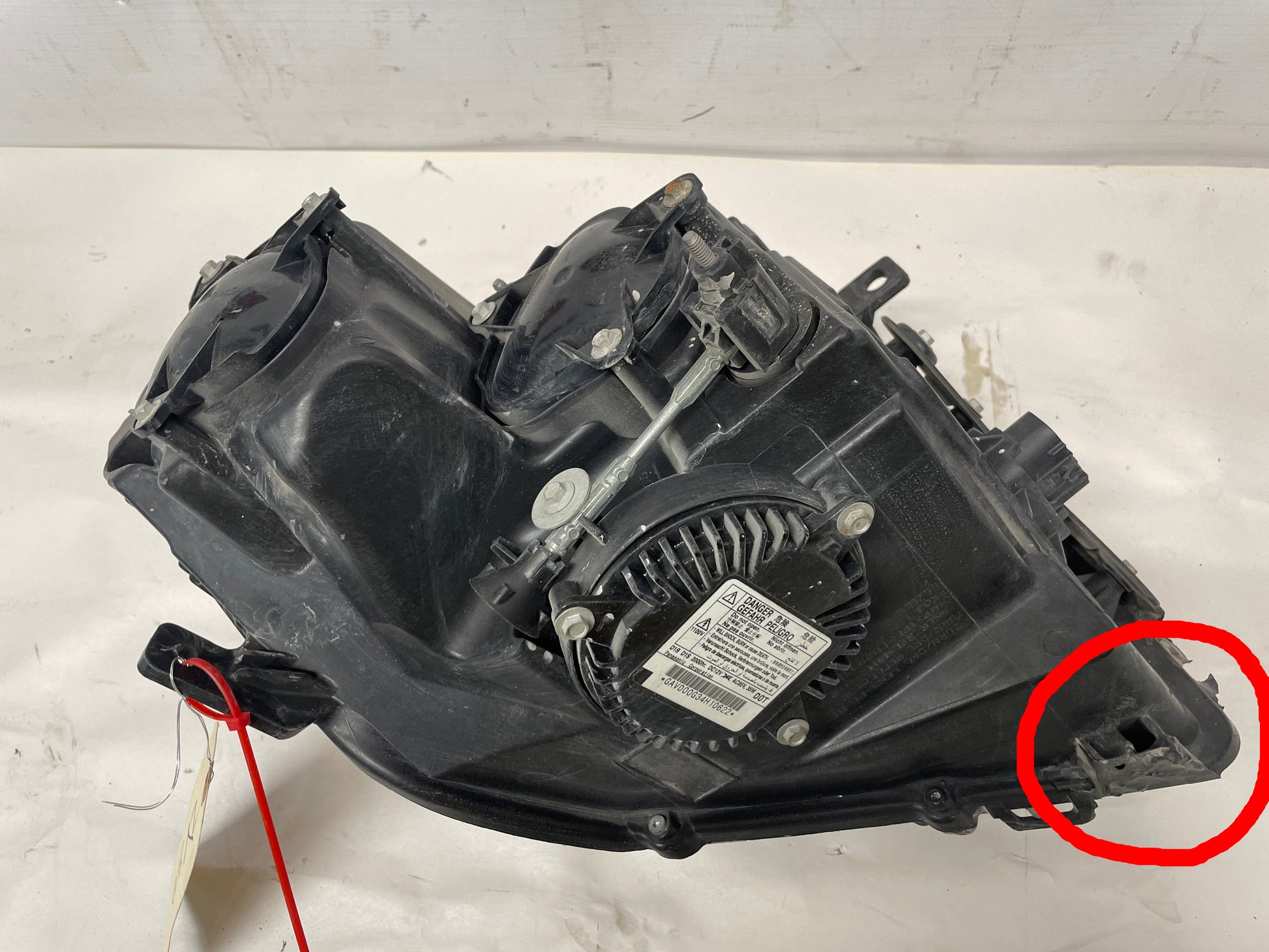 2014 Cadillac CTS-V Coupe RH Passenger HID Xenon Head Light Headlight Lamp OEM - Day's Parts Yard