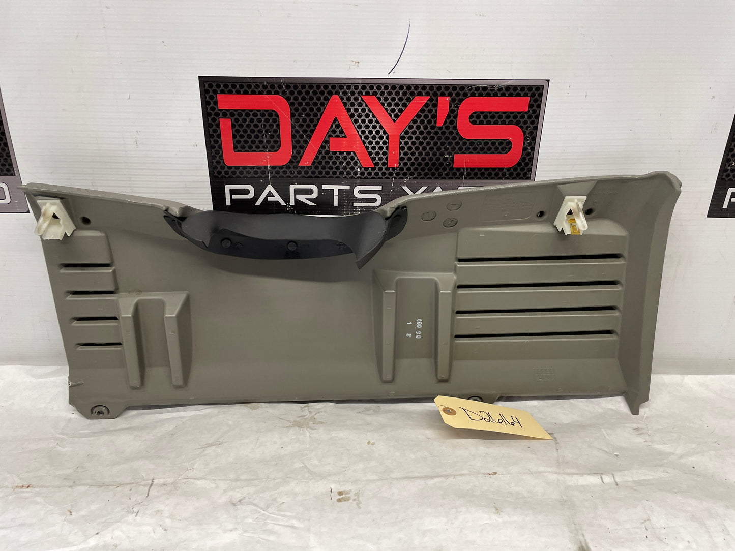 2005 Chevy Avalanche LH Driver Lower Dash Knee Bolster OEM - Day's Parts Yard