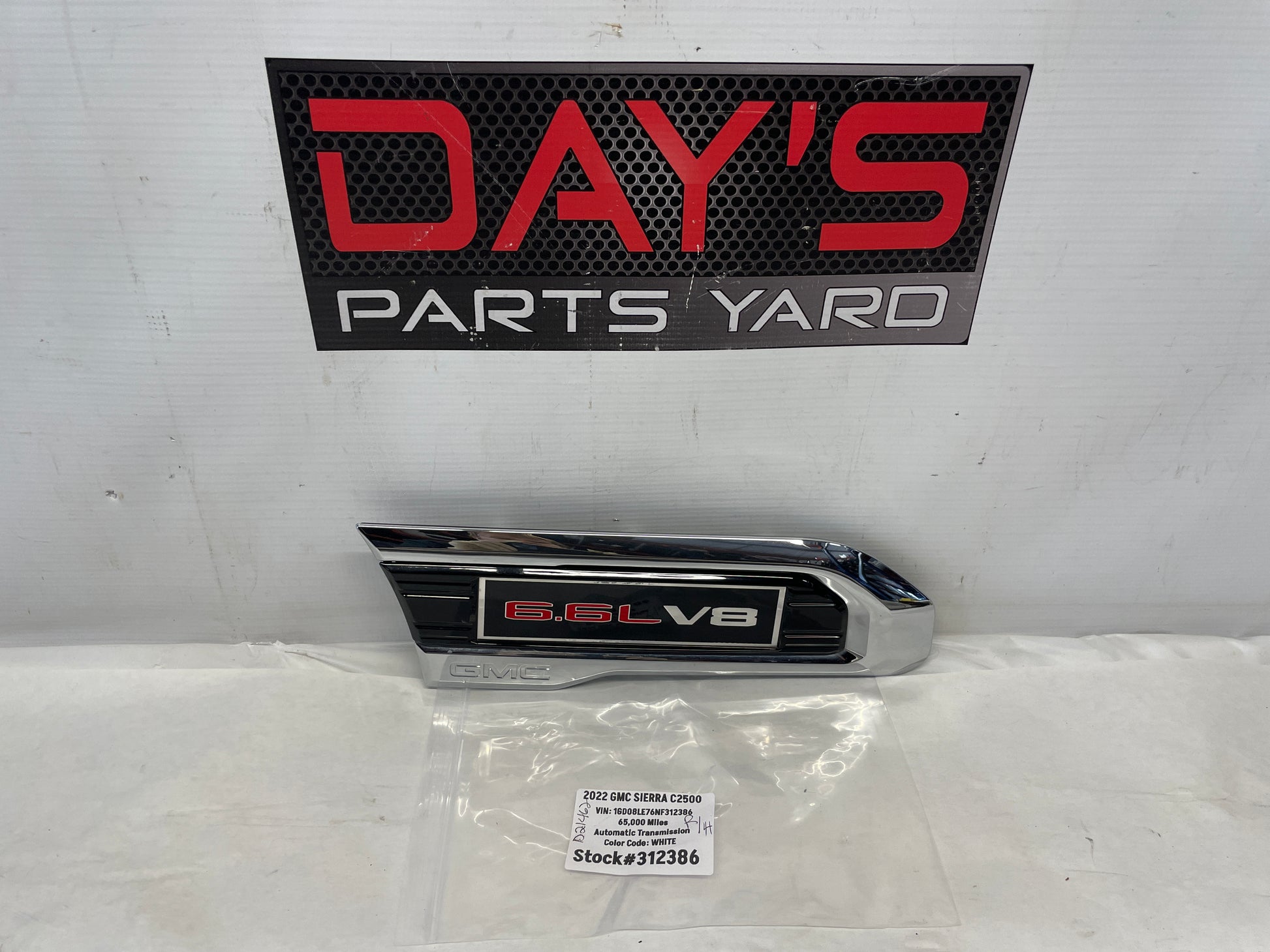 2022 GMC Sierra C2500 RH Passenger Fender Vent 6.6L V8 Emblem OEM - Day's Parts Yard