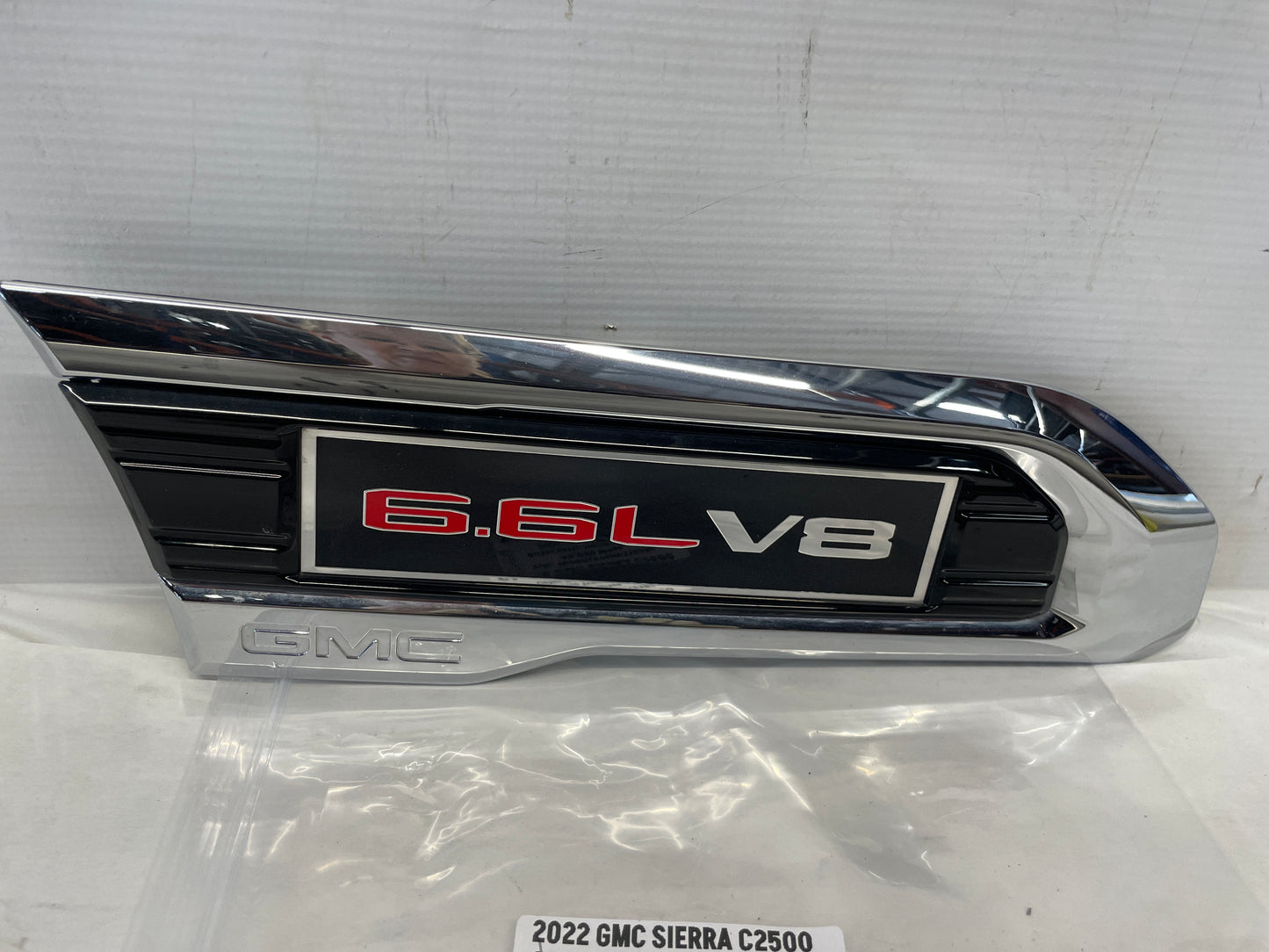 2022 GMC Sierra C2500 RH Passenger Fender Vent 6.6L V8 Emblem OEM - Day's Parts Yard