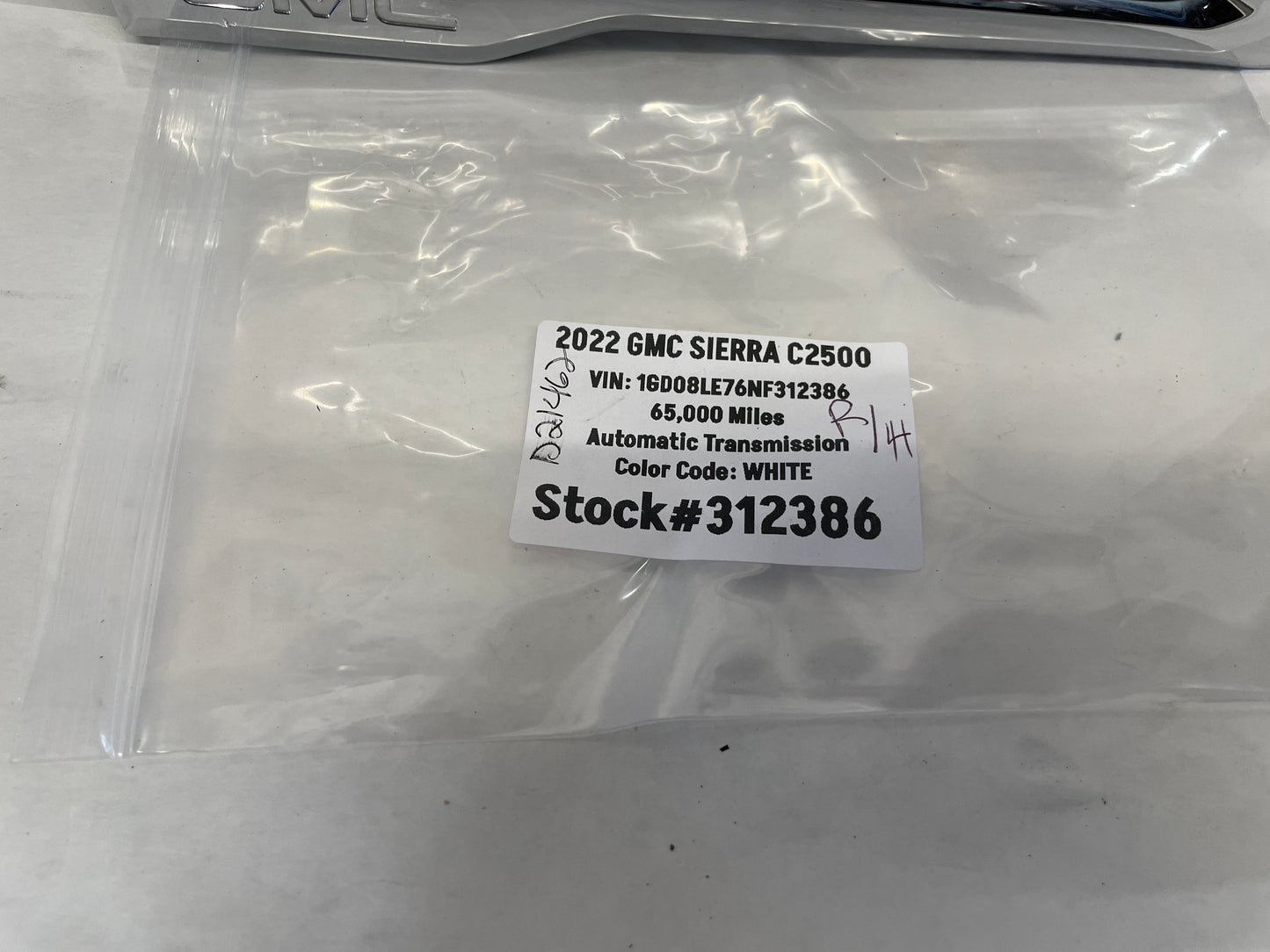 2022 GMC Sierra C2500 RH Passenger Fender Vent 6.6L V8 Emblem OEM - Day's Parts Yard