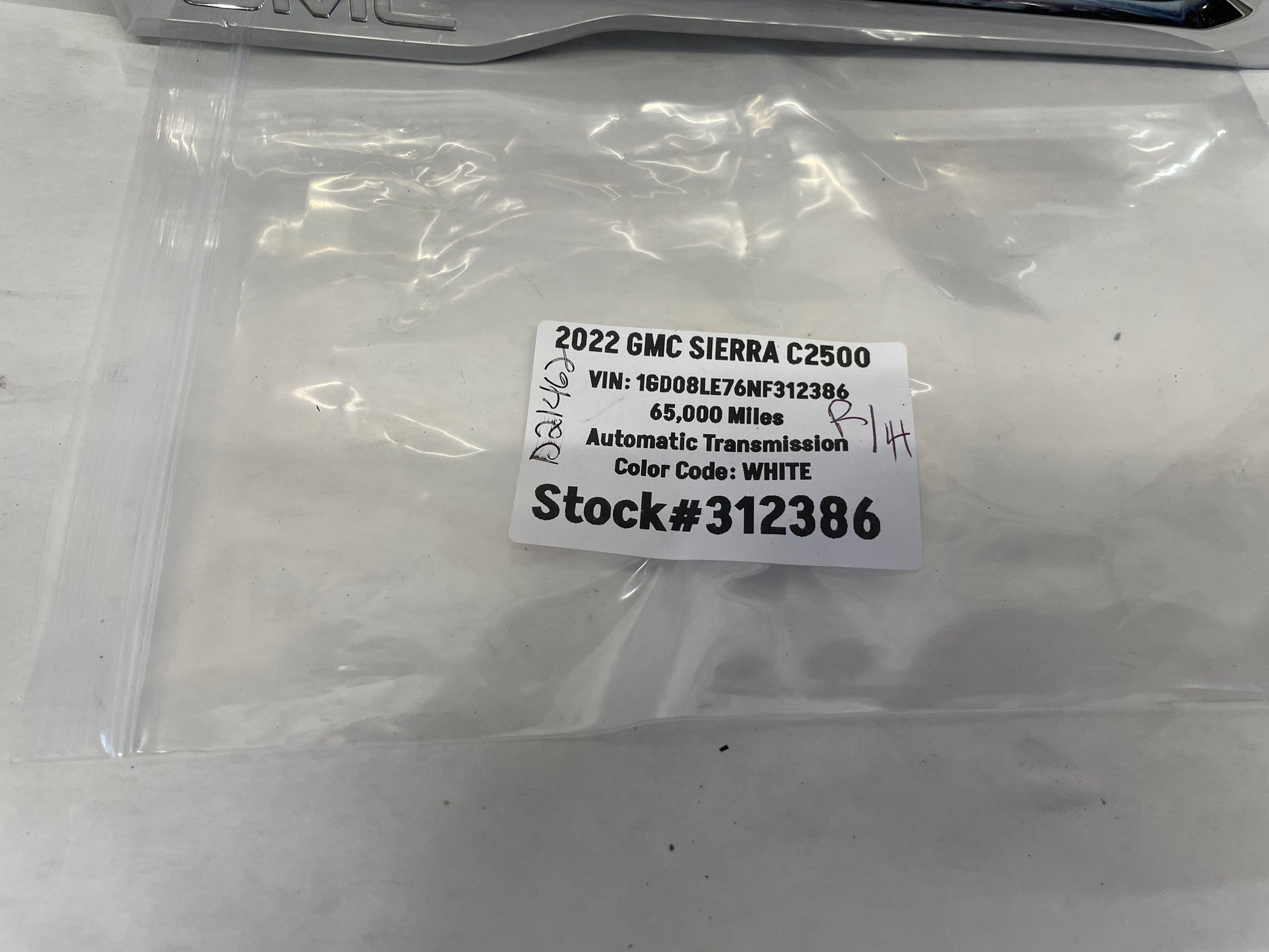 2022 GMC Sierra C2500 RH Passenger Fender Vent 6.6L V8 Emblem OEM - Day's Parts Yard