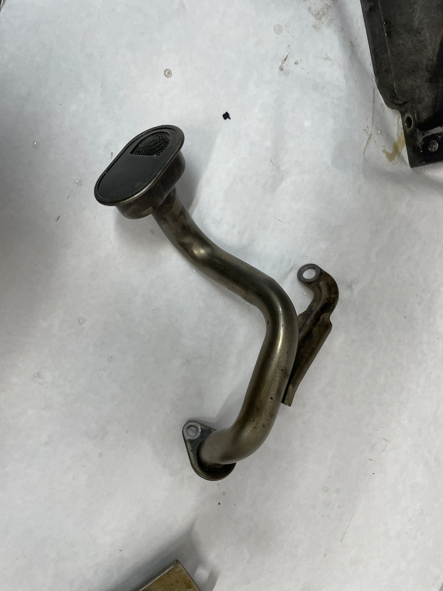 2004 Pontiac GTO Complete Oil Pan Assembly Pick Up Tube Windage Tray Dip Stick OEM - Day's Parts Yard