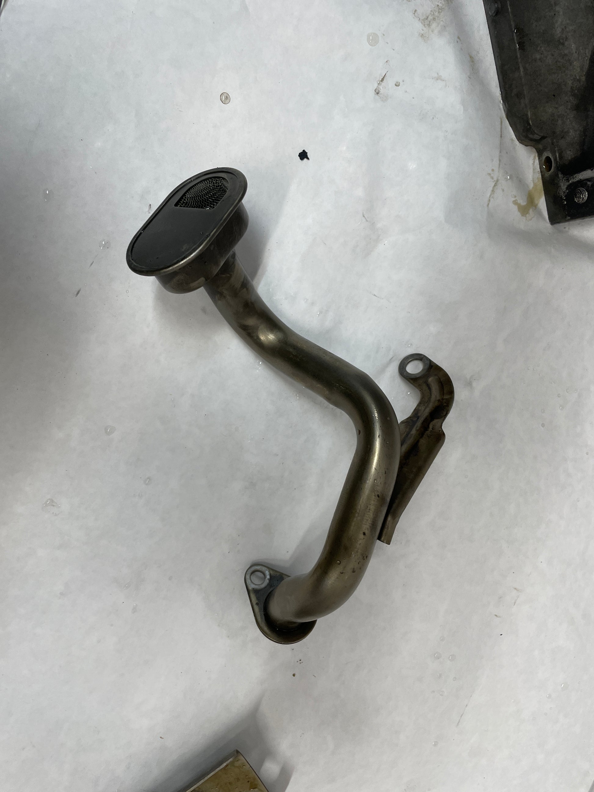 2004 Pontiac GTO Complete Oil Pan Assembly Pick Up Tube Windage Tray Dip Stick OEM - Day's Parts Yard