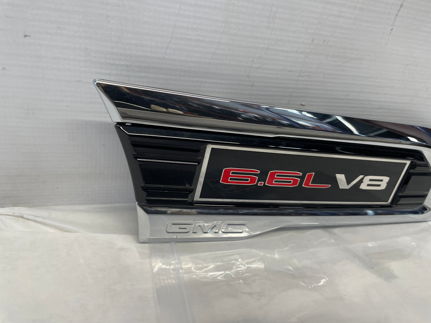 2022 GMC Sierra C2500 RH Passenger Fender Vent 6.6L V8 Emblem OEM - Day's Parts Yard
