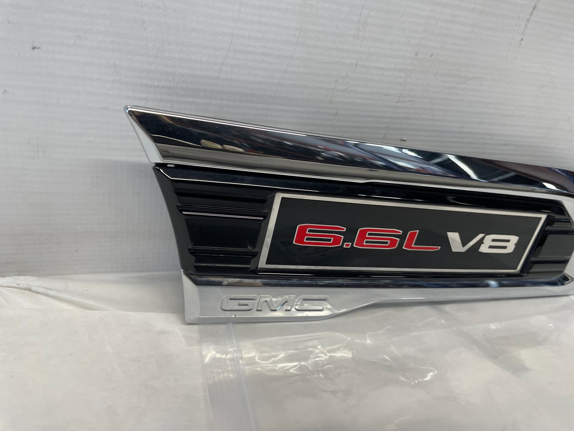 2022 GMC Sierra C2500 RH Passenger Fender Vent 6.6L V8 Emblem OEM - Day's Parts Yard
