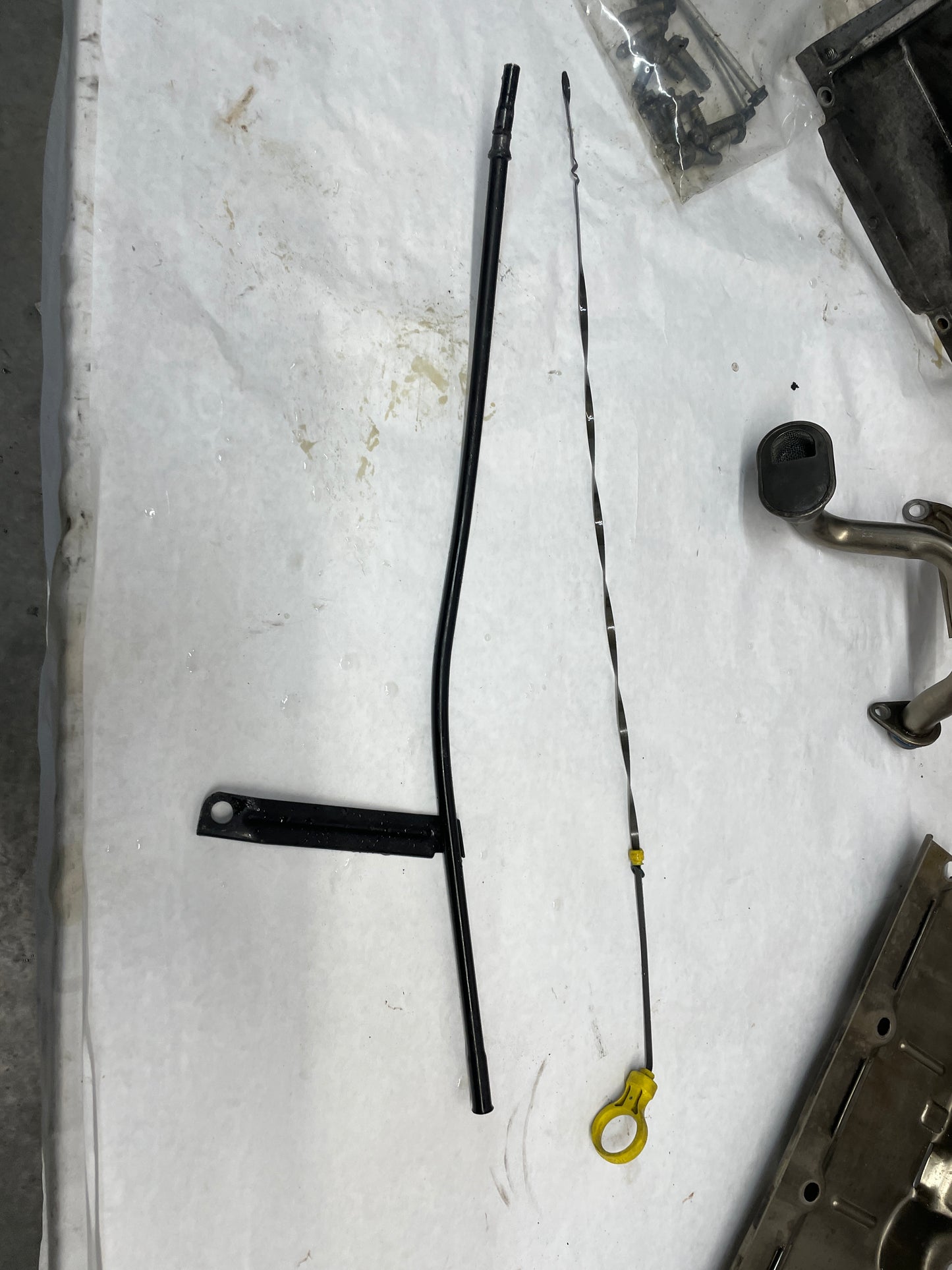 2004 Pontiac GTO Complete Oil Pan Assembly Pick Up Tube Windage Tray Dip Stick OEM - Day's Parts Yard