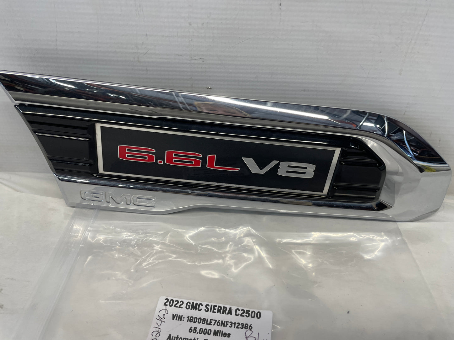 2022 GMC Sierra C2500 RH Passenger Fender Vent 6.6L V8 Emblem OEM - Day's Parts Yard