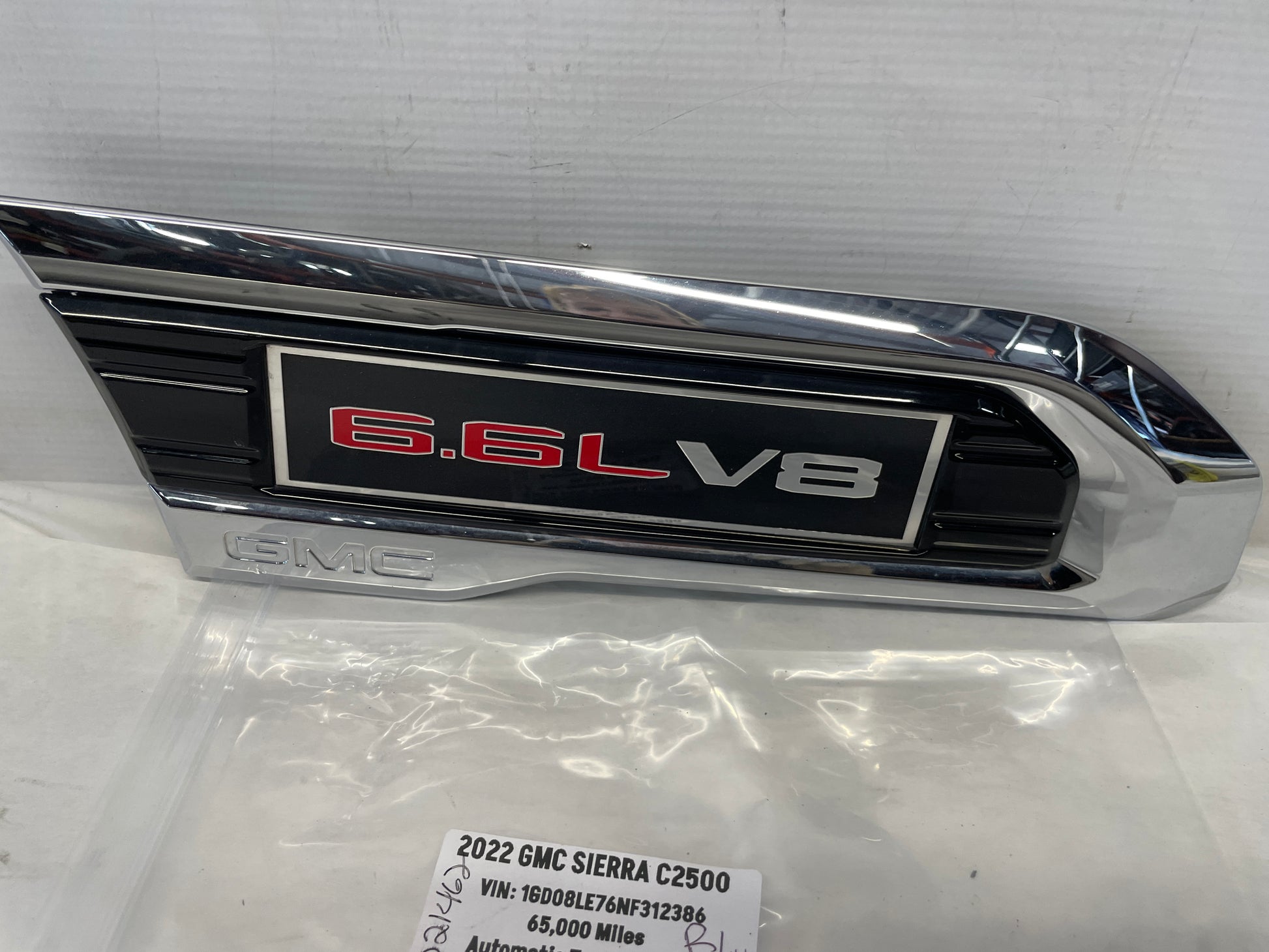 2022 GMC Sierra C2500 RH Passenger Fender Vent 6.6L V8 Emblem OEM - Day's Parts Yard