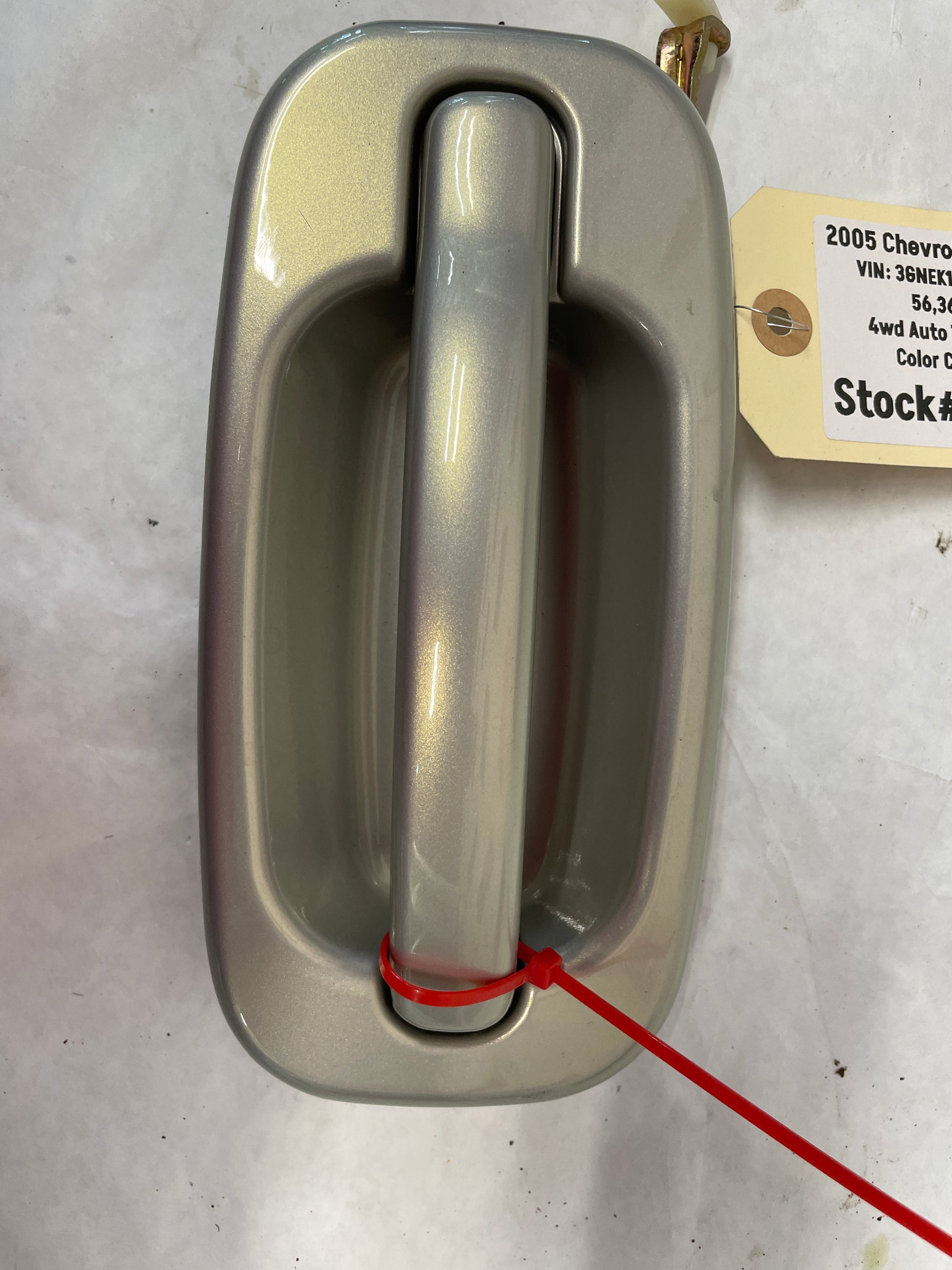 2005 Chevy Avalanche Front & Rear Exterior Door Handles OEM - Day's Parts Yard