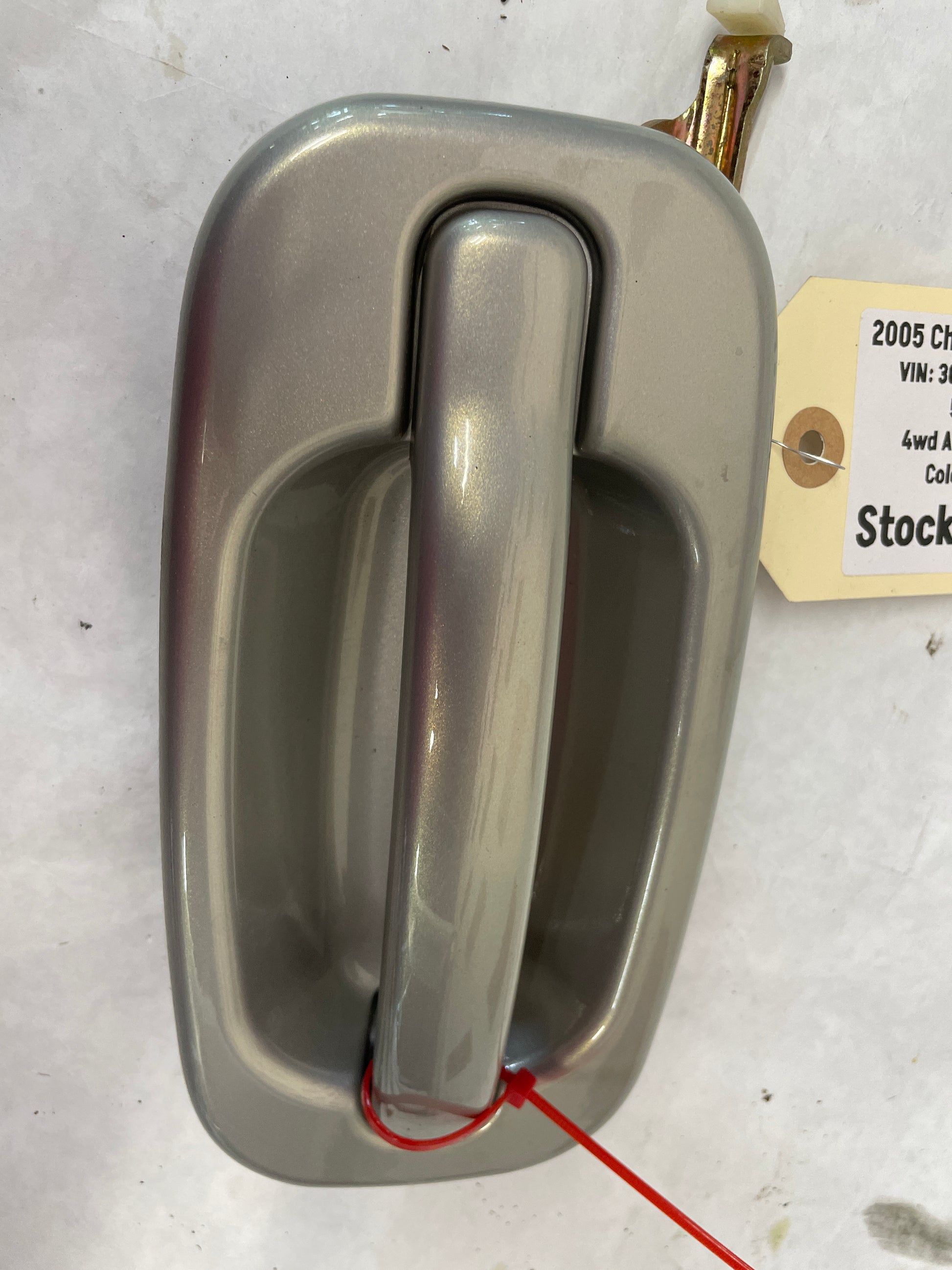 2005 Chevy Avalanche Front & Rear Exterior Door Handles OEM - Day's Parts Yard