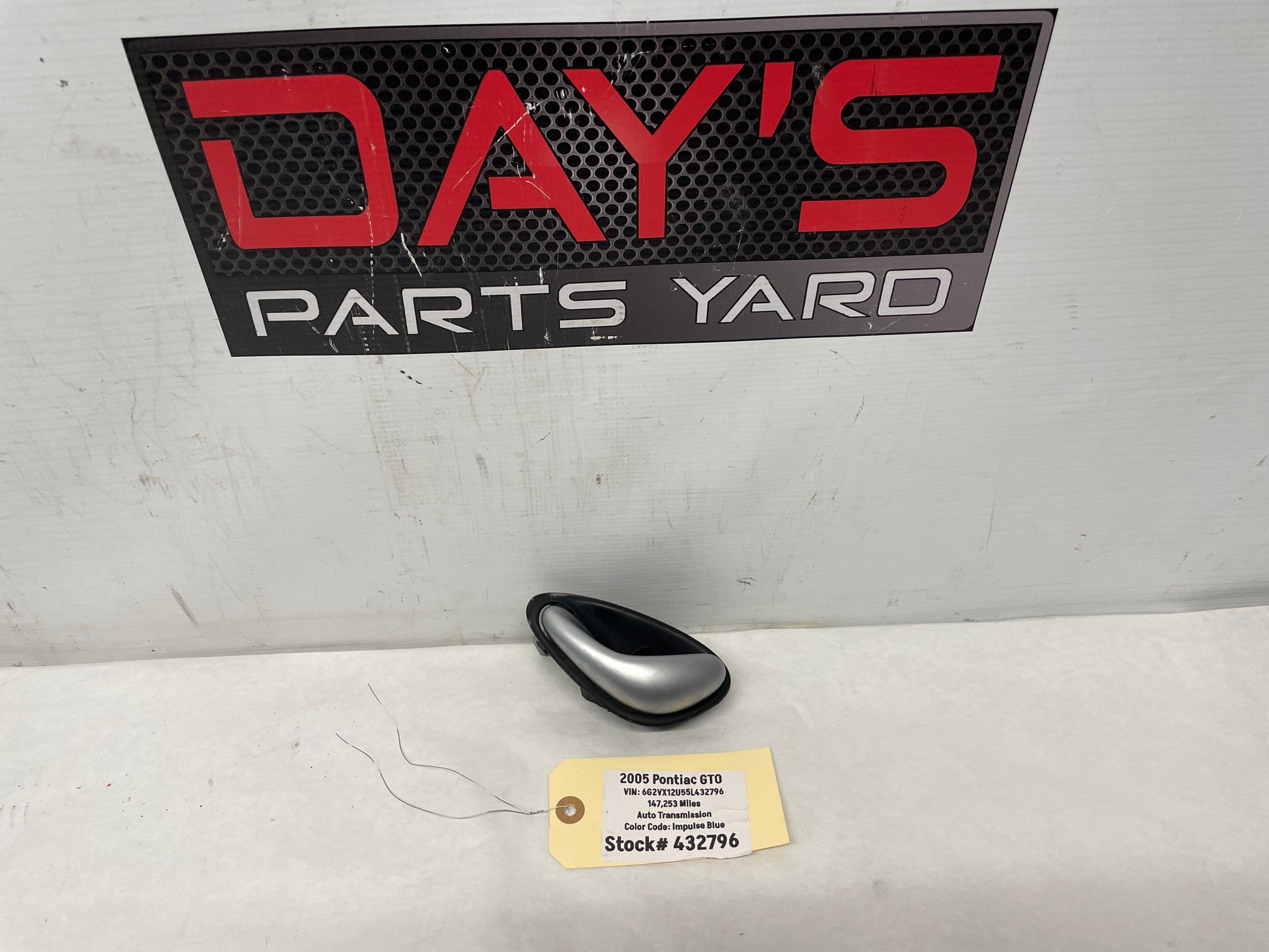 2005 Pontiac GTO LH Driver Interior Door Handle OEM - Day's Parts Yard