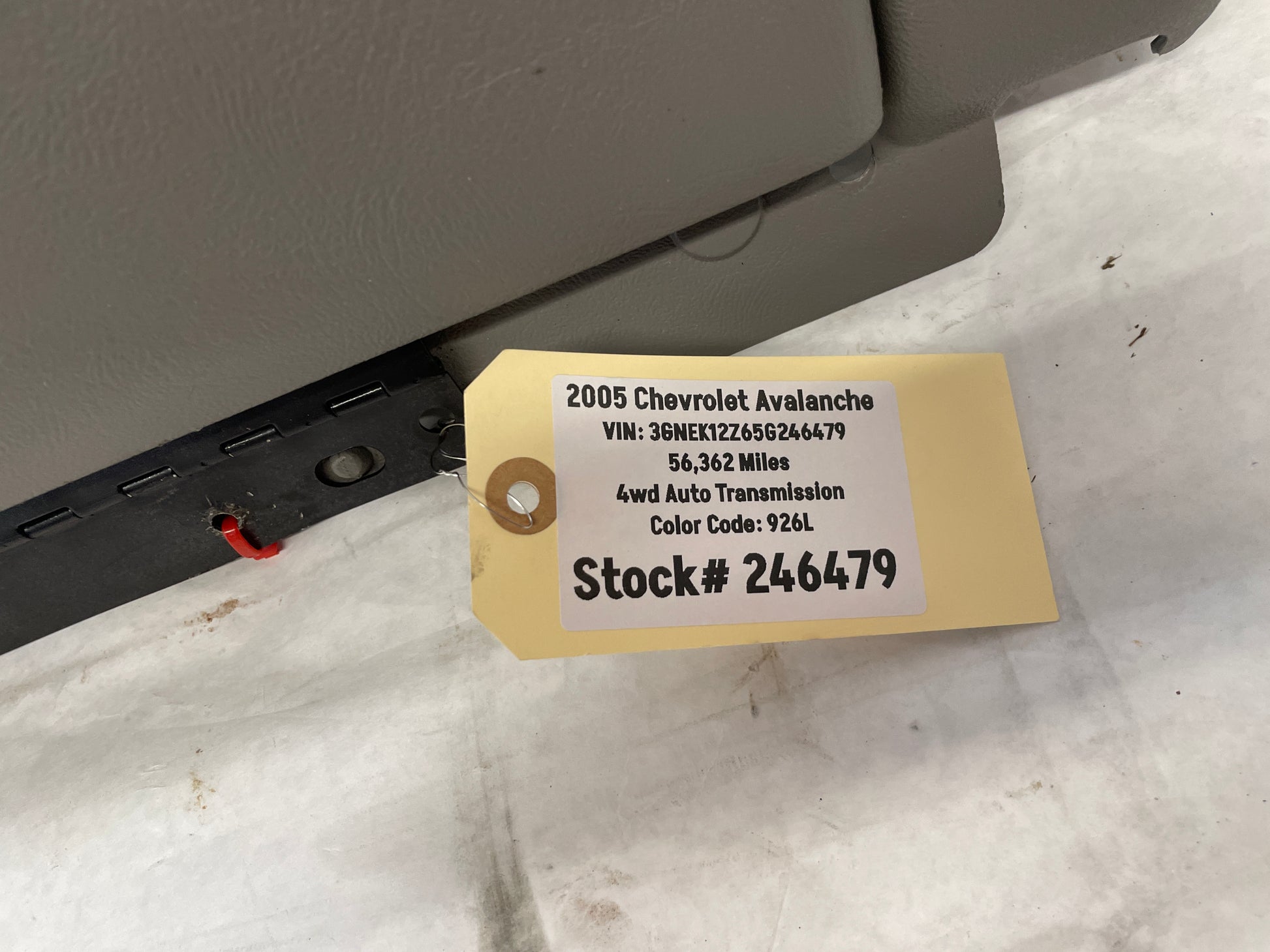 2005 Chevy Avalanche Glove Box Compartment OEM - Day's Parts Yard