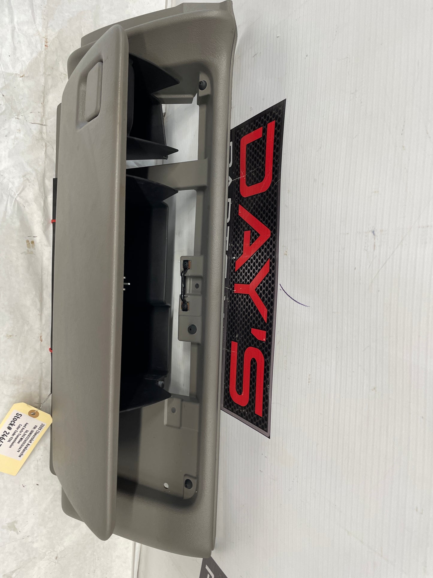 2005 Chevy Avalanche Glove Box Compartment OEM - Day's Parts Yard