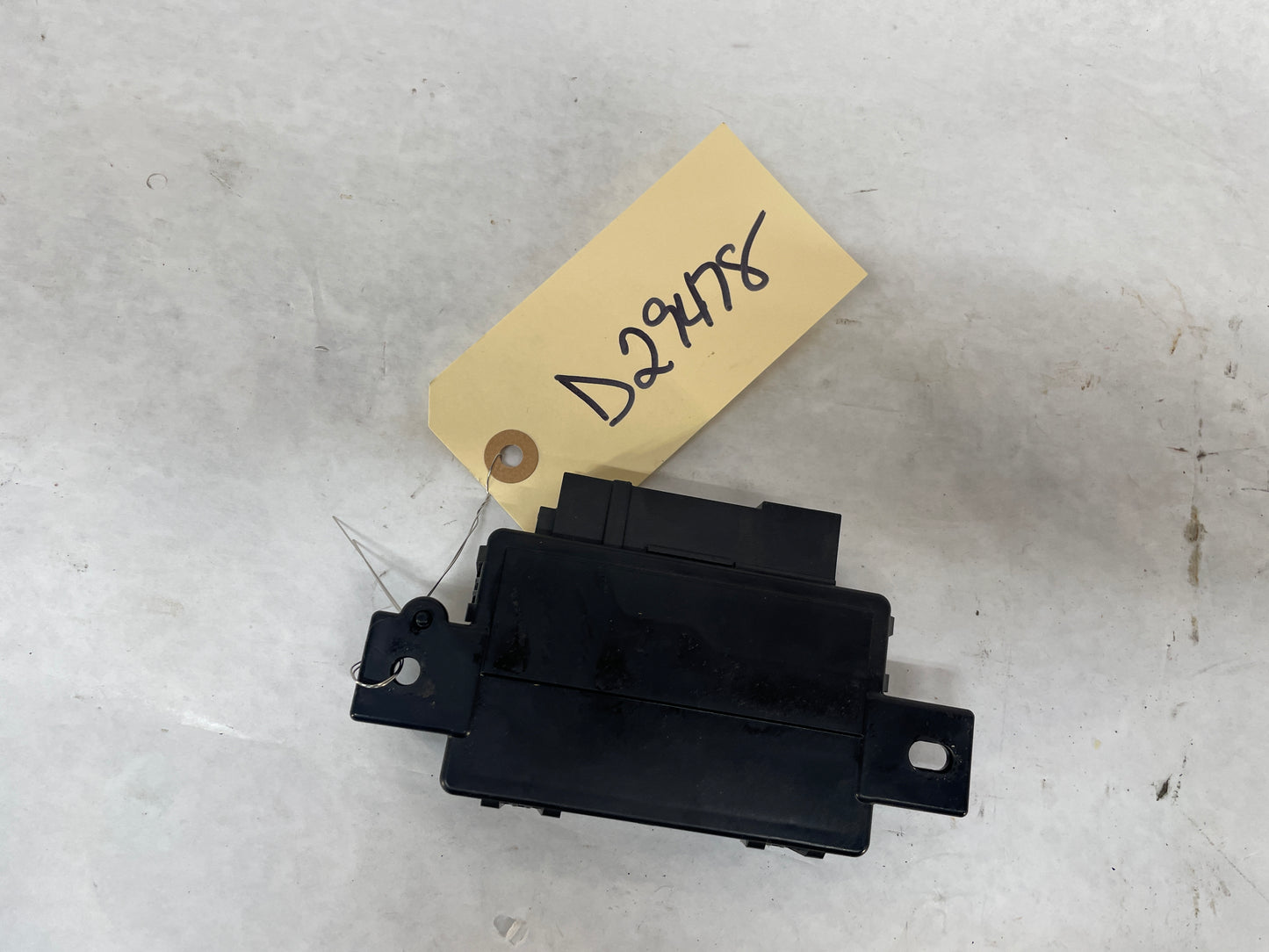 2013 Chevy Camaro ZL1 LH Driver Front Heated Seat Control Module OEM - Day's Parts Yard