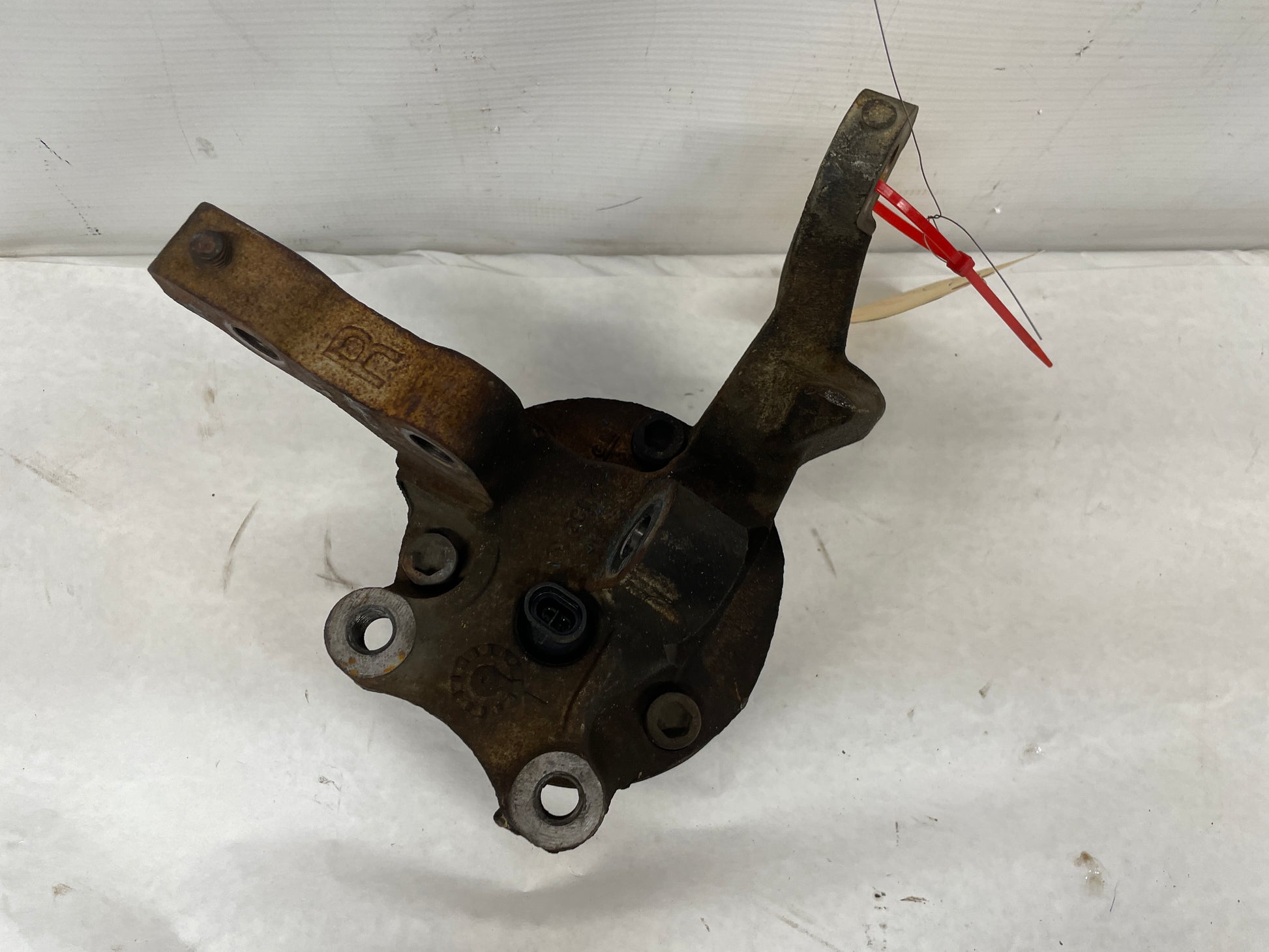2004 Pontiac GTO RH Passenger Front Suspension Spindle Hub Knuckle Assembly OEM - Day's Parts Yard