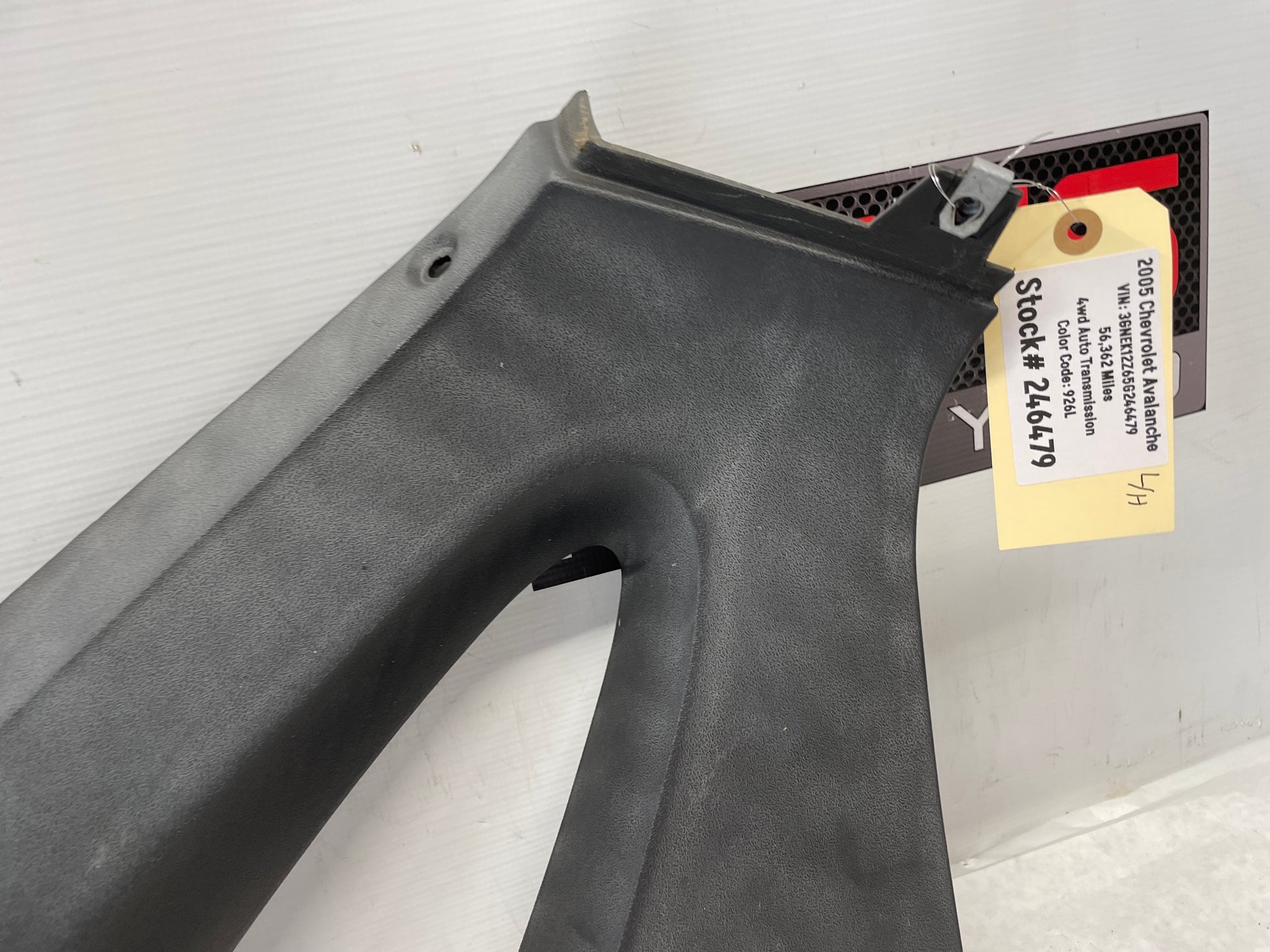 2005 Chevy Avalanche LH Driver Inner Bed Upper Trim Triangle Sail OEM - Day's Parts Yard