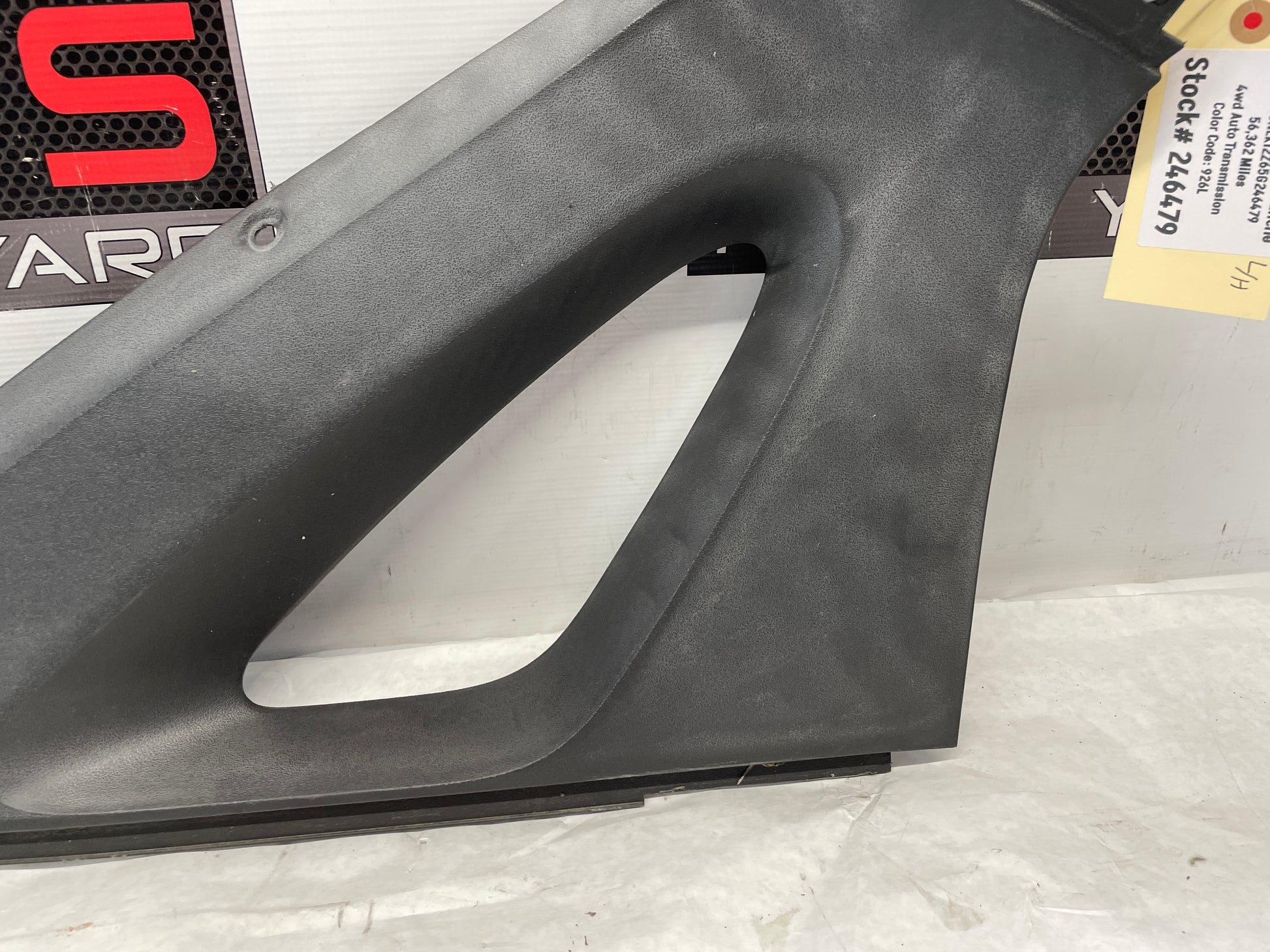 2005 Chevy Avalanche LH Driver Inner Bed Upper Trim Triangle Sail OEM - Day's Parts Yard