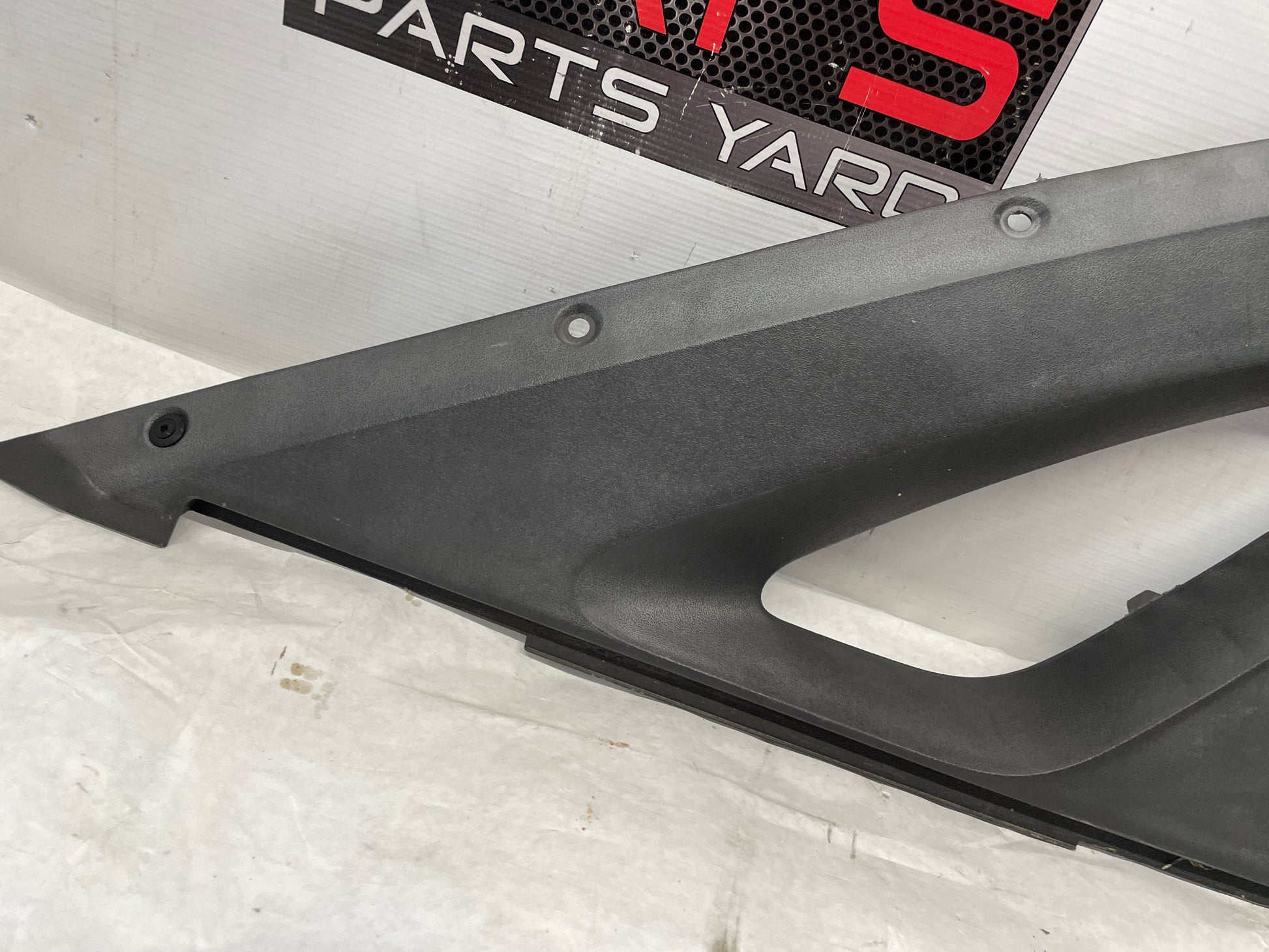 2005 Chevy Avalanche LH Driver Inner Bed Upper Trim Triangle Sail OEM - Day's Parts Yard