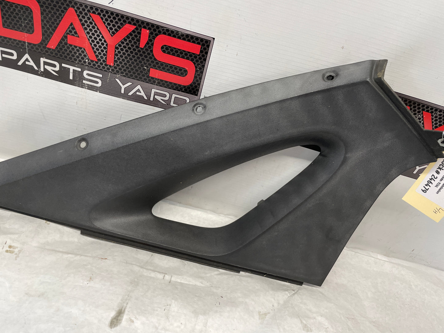 2005 Chevy Avalanche LH Driver Inner Bed Upper Trim Triangle Sail OEM - Day's Parts Yard