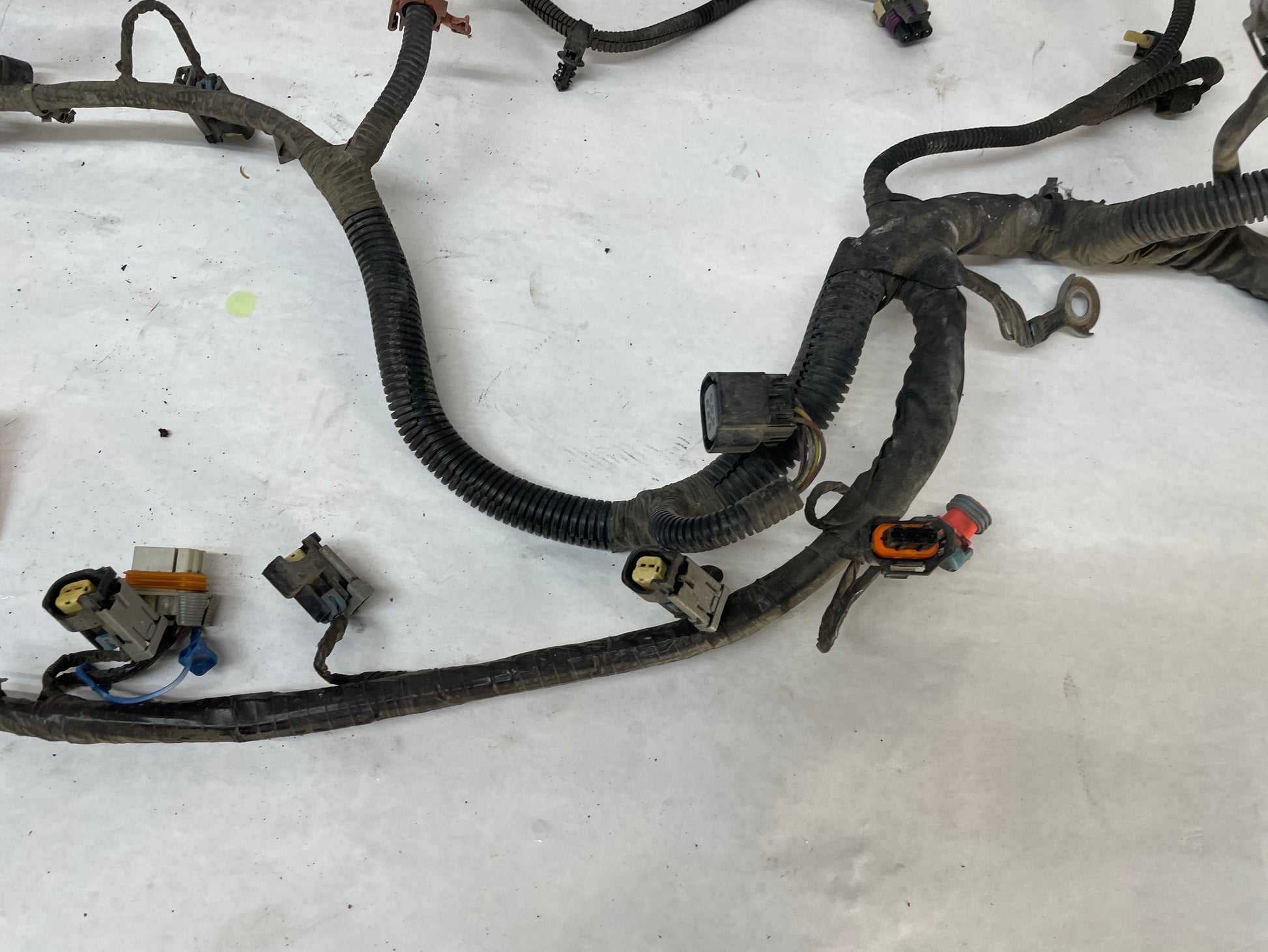 2013 Chevy Caprice PPV Engine Automatic Transmission Wire Wiring Harness OEM - Day's Parts Yard