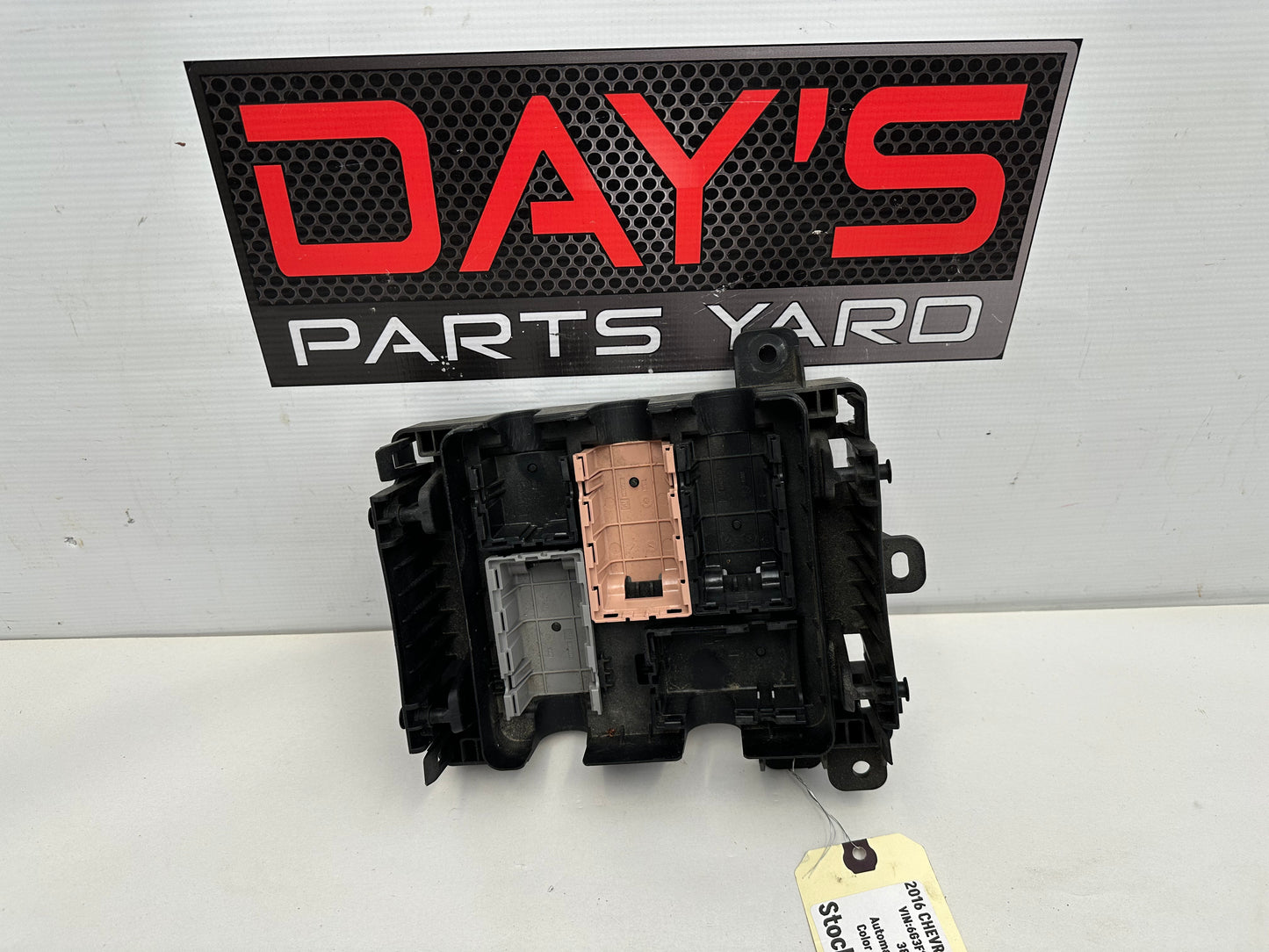 2016 Chevrolet SS Sedan Fuse Panel Retainer Block OEM