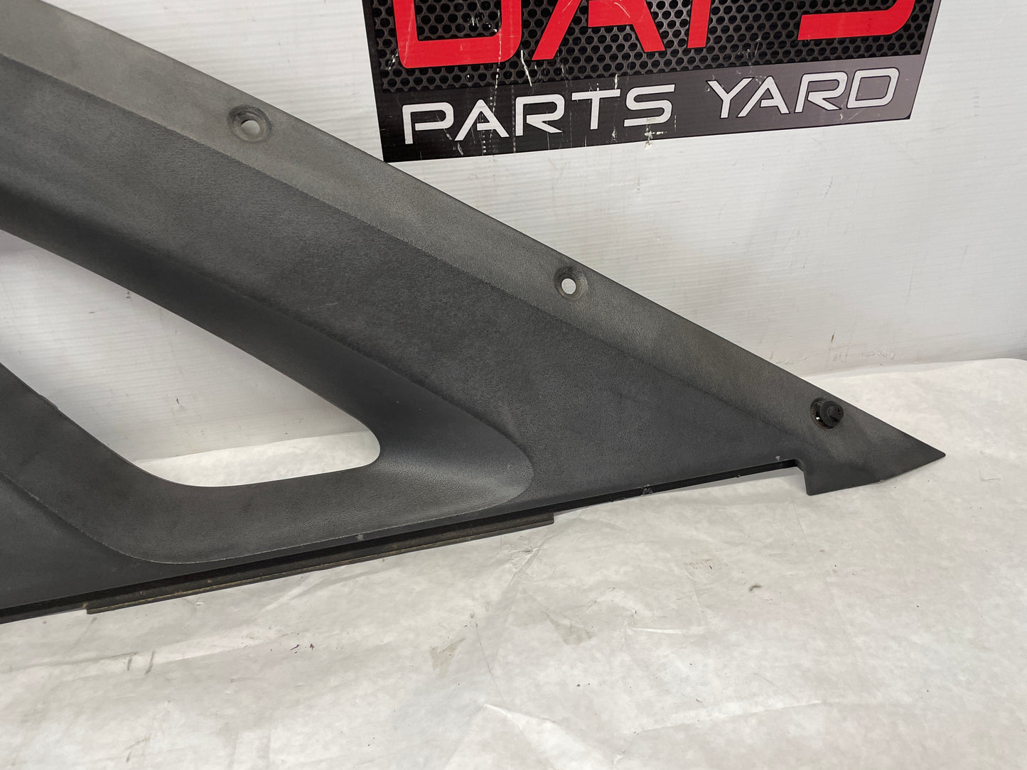 2005 Chevy Avalanche RH Passenger Inner Bed Upper Trim Triangle Sail OEM - Day's Parts Yard