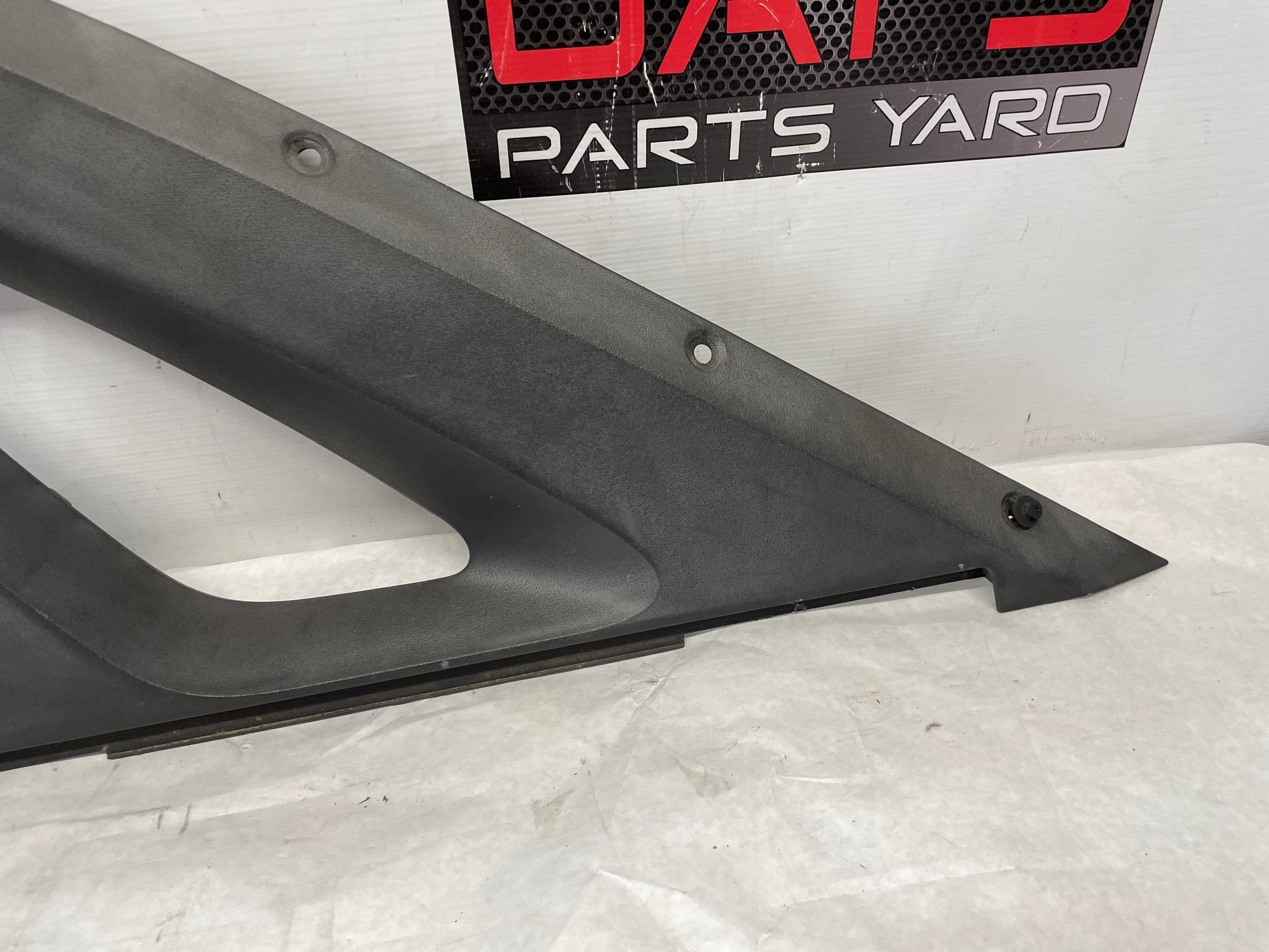 2005 Chevy Avalanche RH Passenger Inner Bed Upper Trim Triangle Sail OEM - Day's Parts Yard