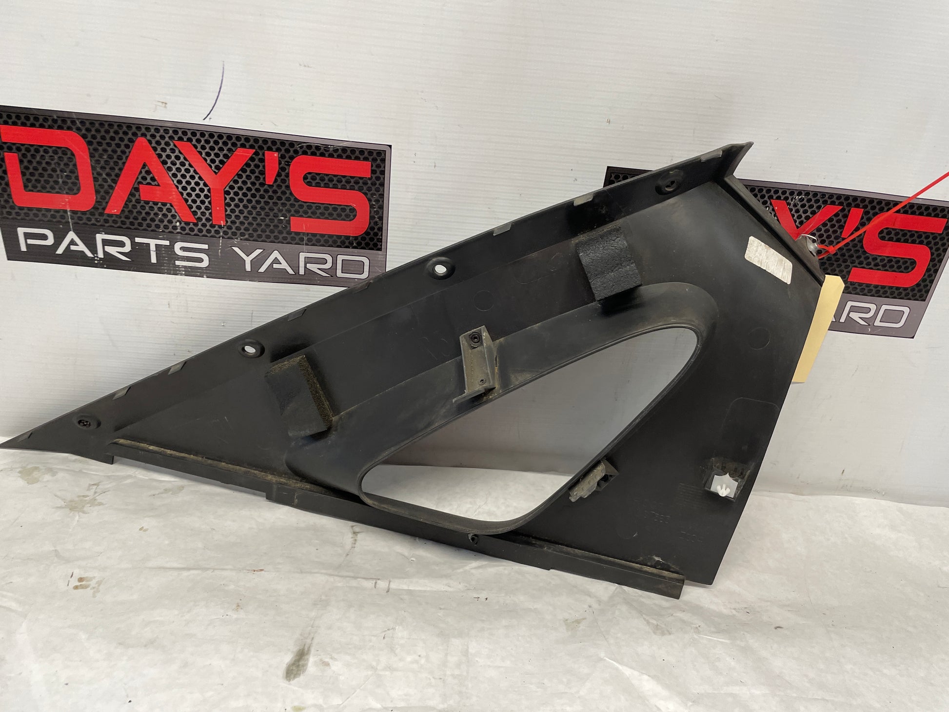 2005 Chevy Avalanche RH Passenger Inner Bed Upper Trim Triangle Sail OEM - Day's Parts Yard