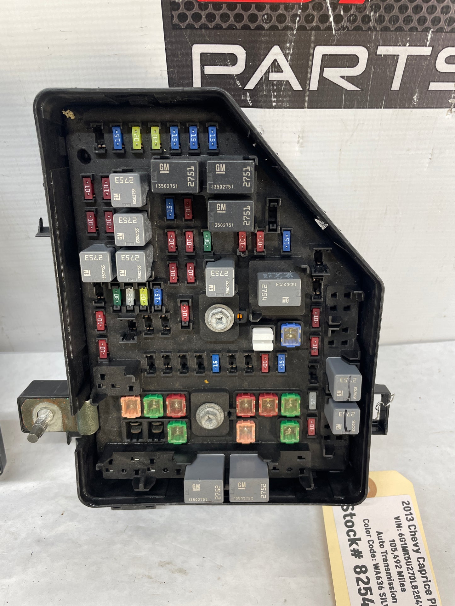 2013 Chevy Caprice PPV Engine Bay Fuse Relay Junction Box Block w/Lid OEM - Day's Parts Yard