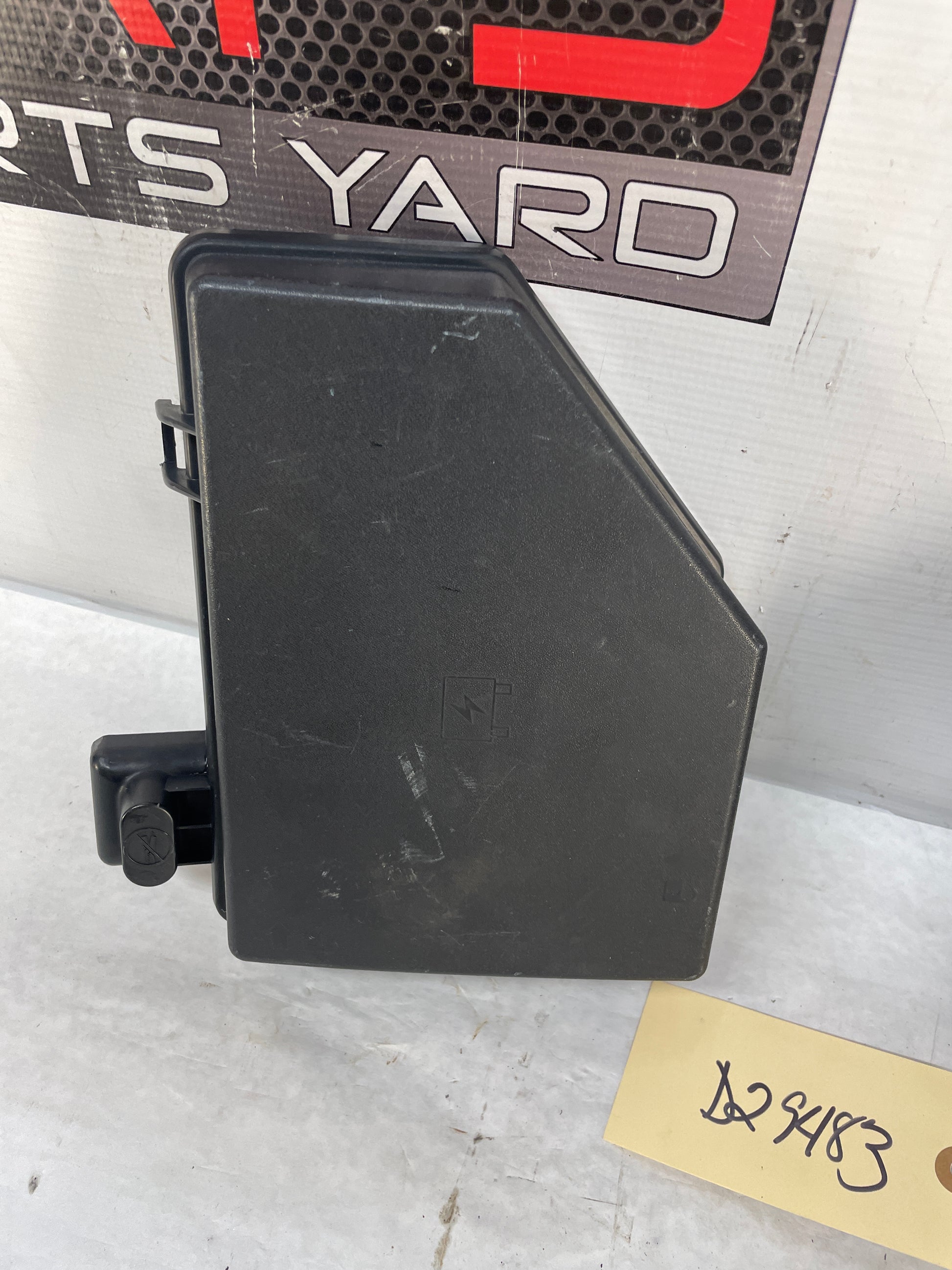 2013 Chevy Caprice PPV Engine Bay Fuse Relay Junction Box Block w/Lid OEM - Day's Parts Yard