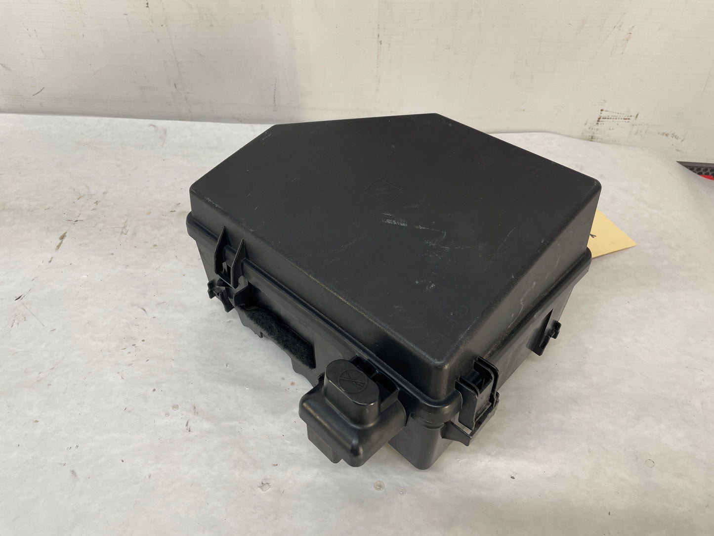 2013 Chevy Caprice PPV Engine Bay Fuse Relay Junction Box Block w/Lid OEM - Day's Parts Yard