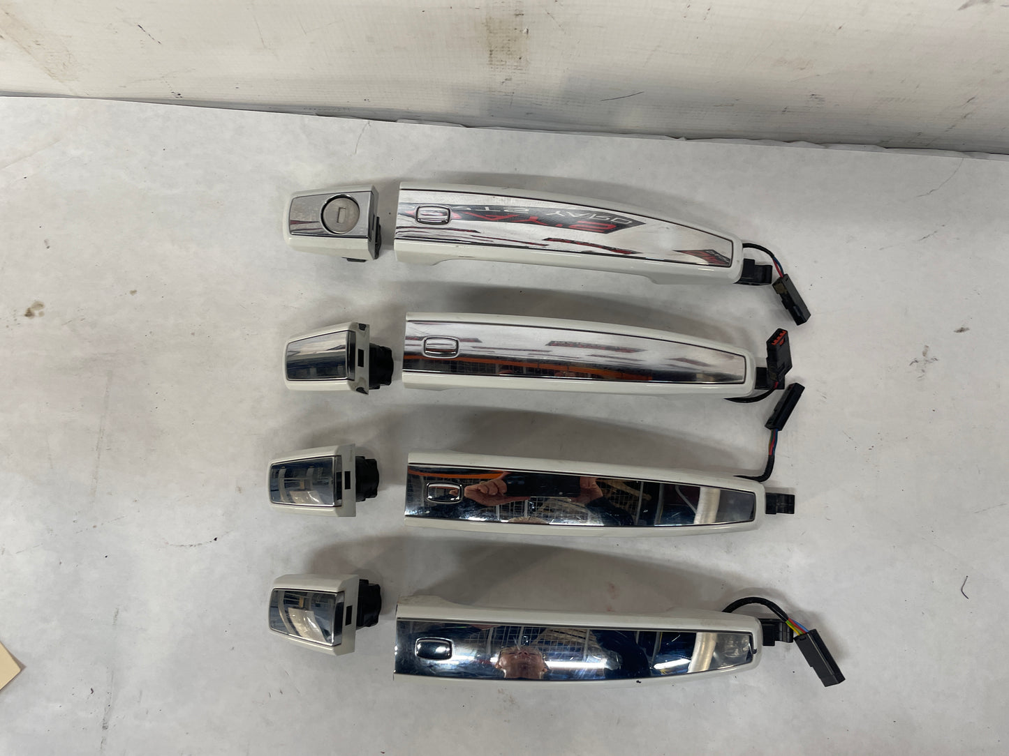 2014 Chevy SS Sedan Exterior Door Handles Set White OEM - Day's Parts Yard