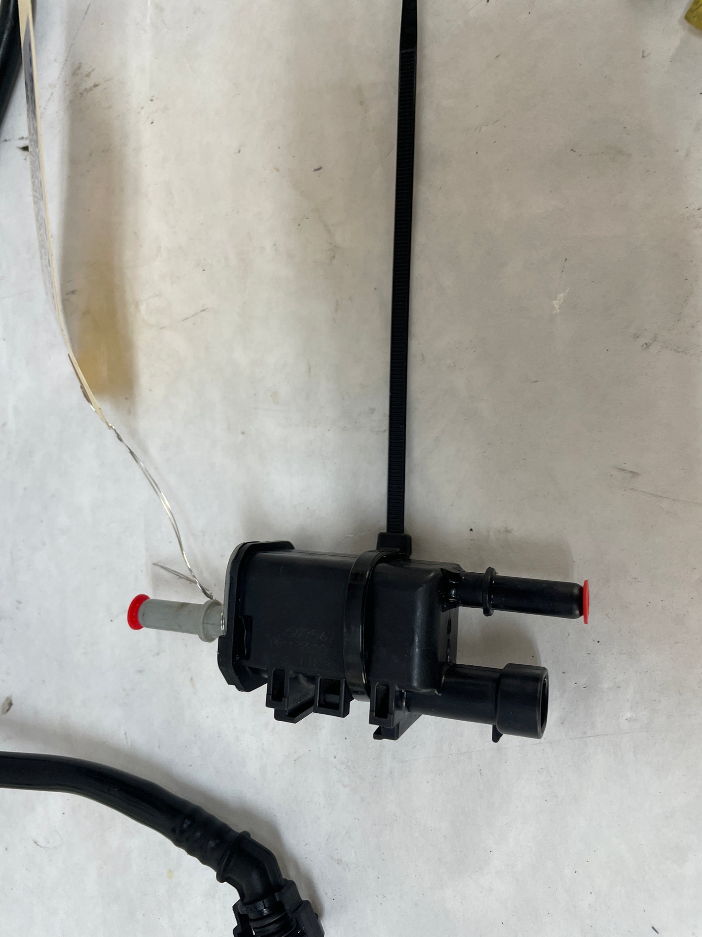 2013 Chevy Caprice PPV Intake EVAP Purge Solenoid Vacuum Lines Hoses Tubes OEM - Day's Parts Yard