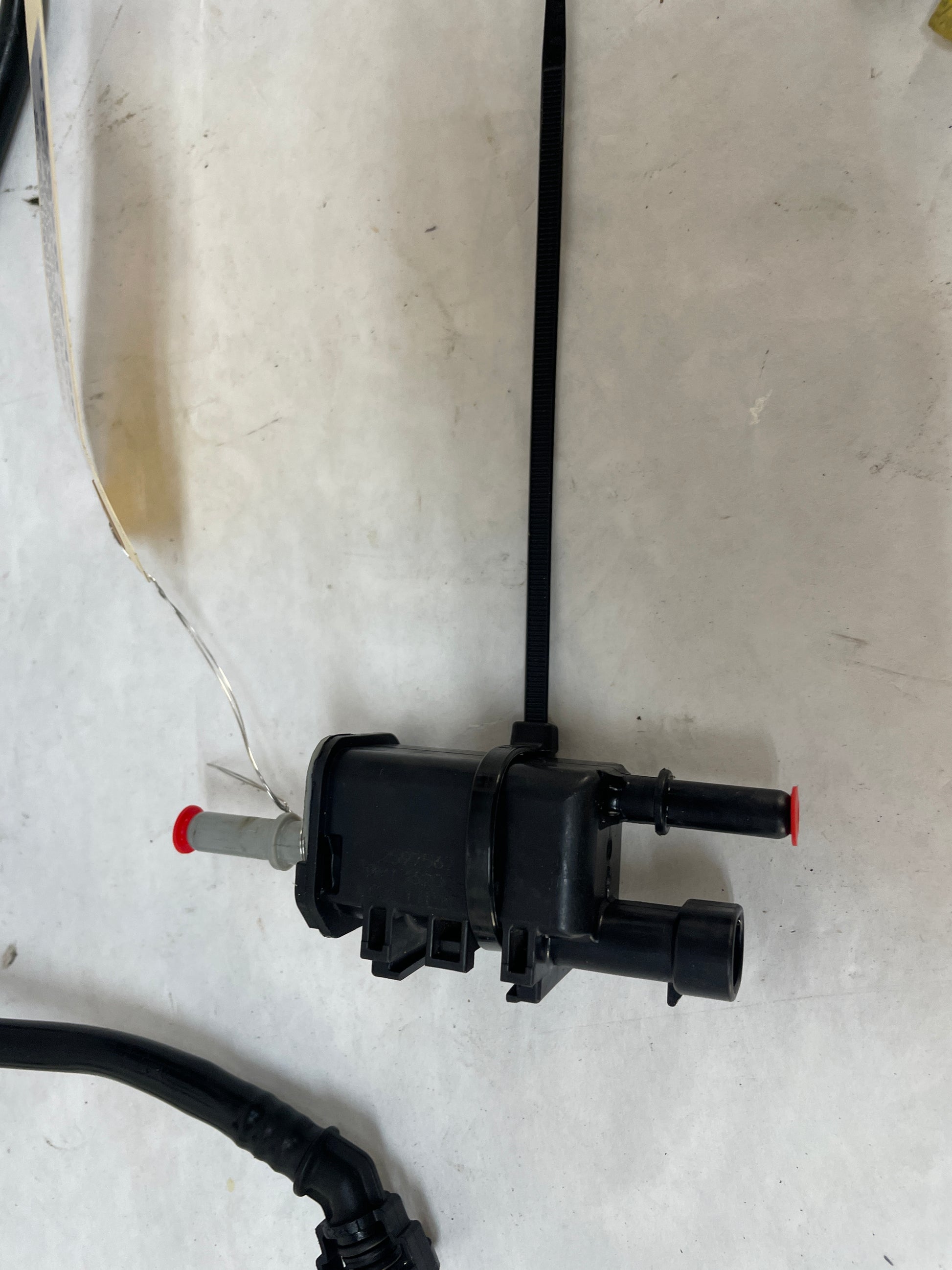 2013 Chevy Caprice PPV Intake EVAP Purge Solenoid Vacuum Lines Hoses Tubes OEM - Day's Parts Yard