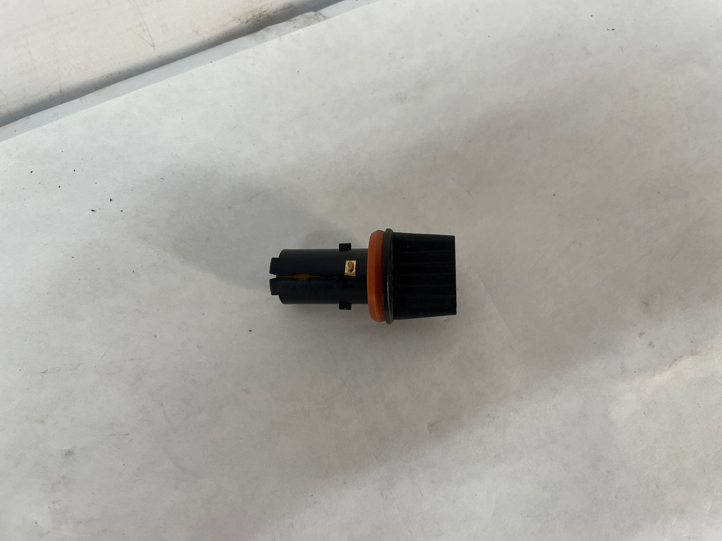 2017 Chevy SS Sedan Running Light Socket OEM - Day's Parts Yard