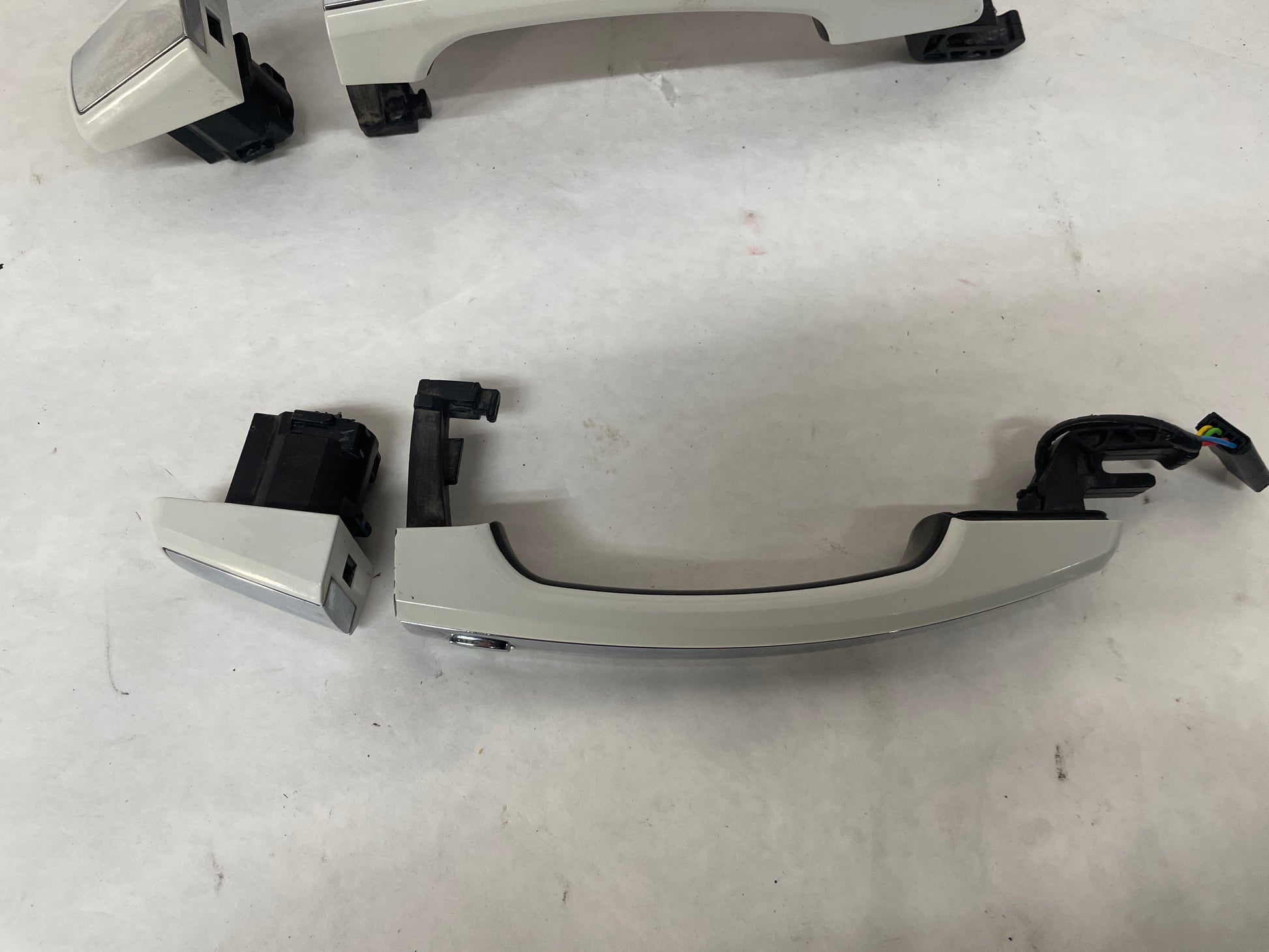 2014 Chevy SS Sedan Exterior Door Handles Set White OEM - Day's Parts Yard