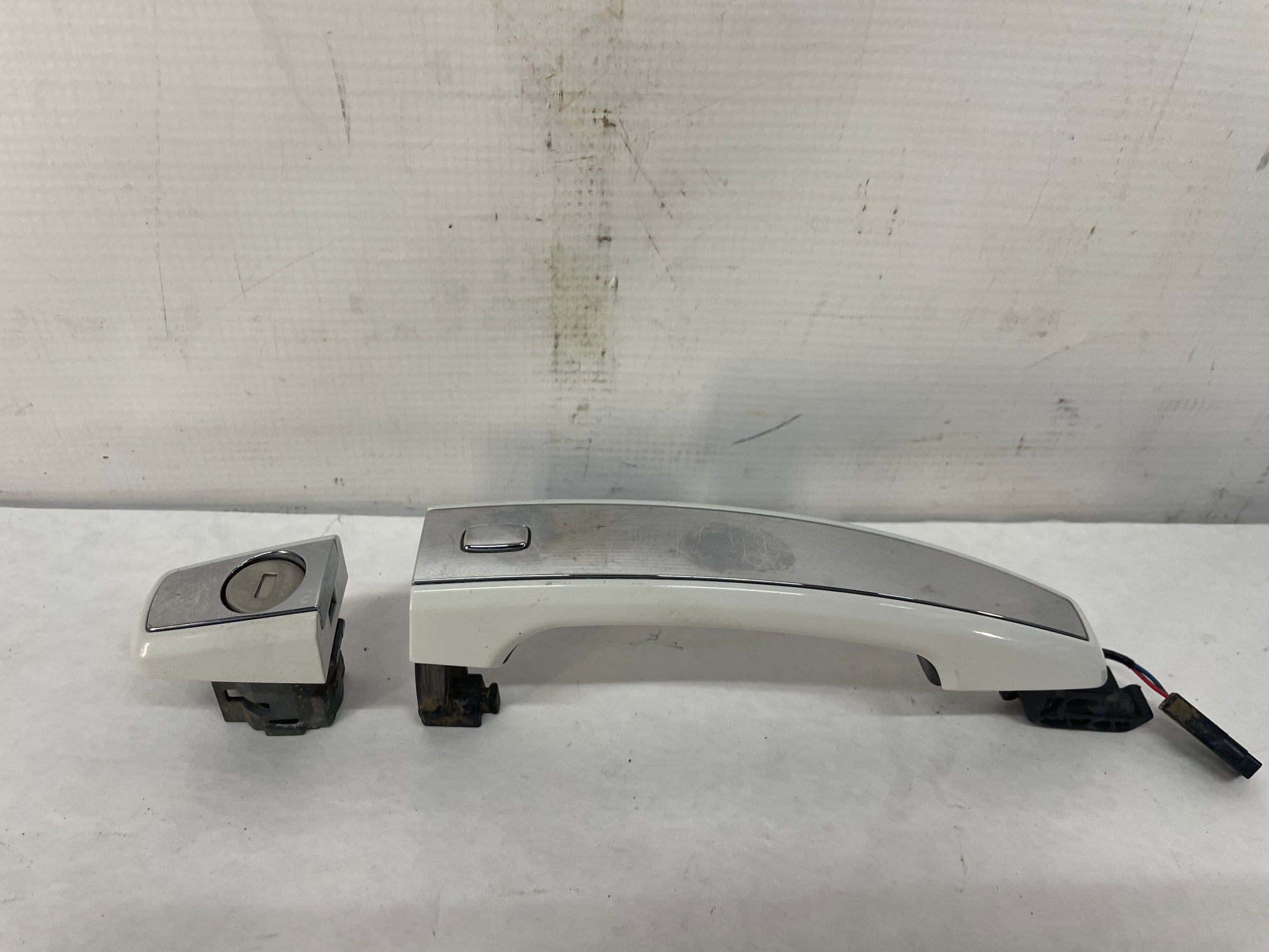 2014 Chevy SS Sedan Exterior Door Handles Set White OEM - Day's Parts Yard