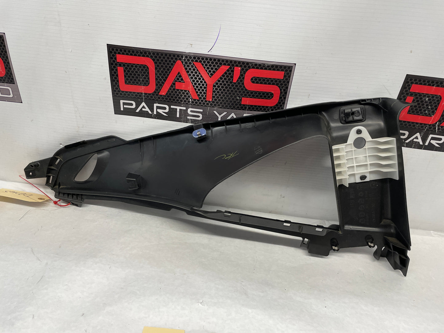 2015 Chevy Camaro SS RH Passenger Rear Interior Quarter Window Trim Cover Panel OEM
