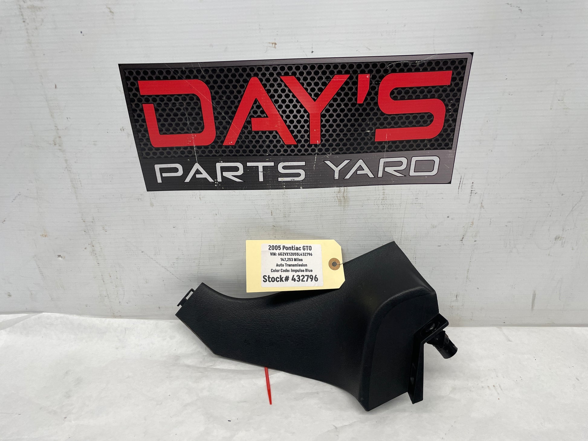 2005 Pontiac GTO RH Passenger Center Console Dash Trim Panel Insert OEM - Day's Parts Yard