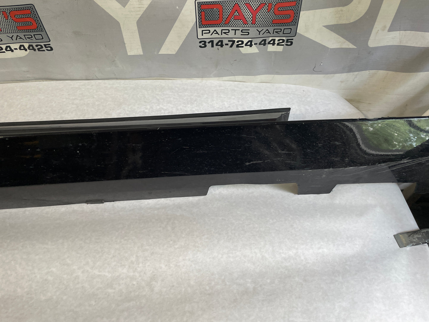 2018 Chevy Camaro ZL1 RH Passenger Rocker Molding Panel Black OEM - Day's Parts Yard