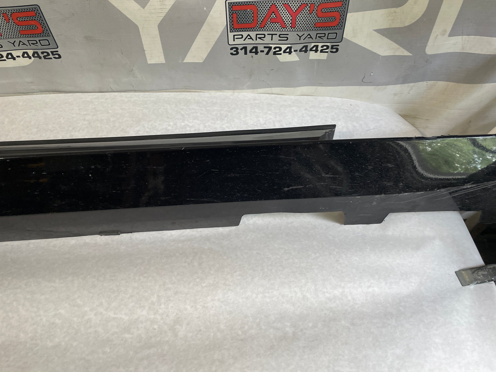 2018 Chevy Camaro ZL1 RH Passenger Rocker Molding Panel Black OEM - Day's Parts Yard