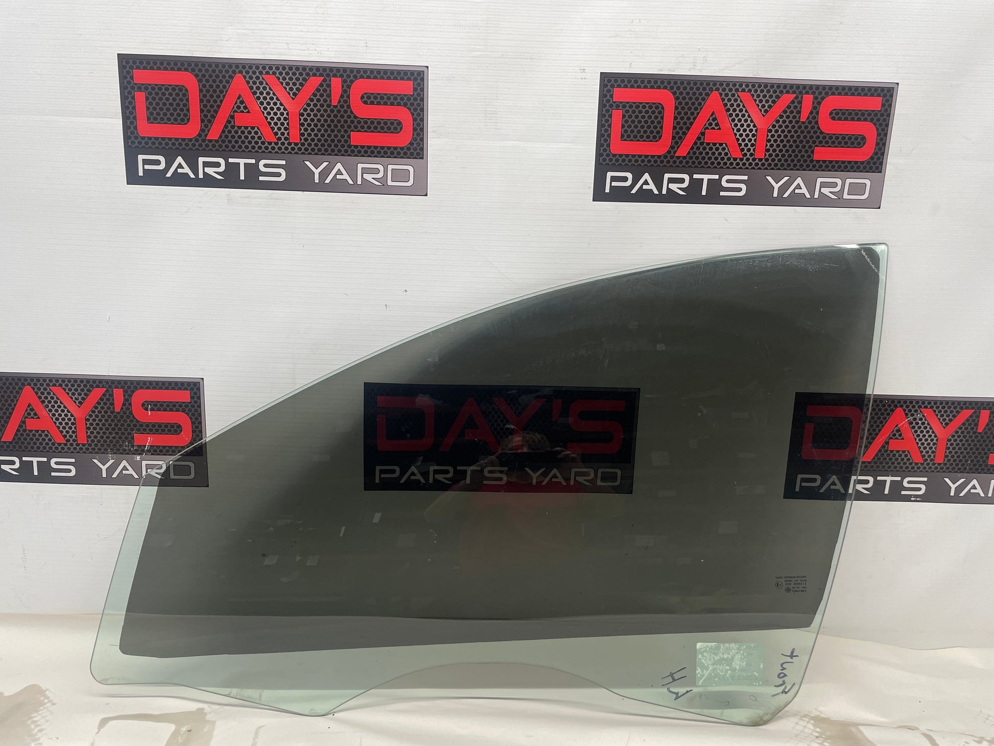 2009 Pontiac G8 GT Front LH Driver Door Window Glass OEM - Day's Parts Yard