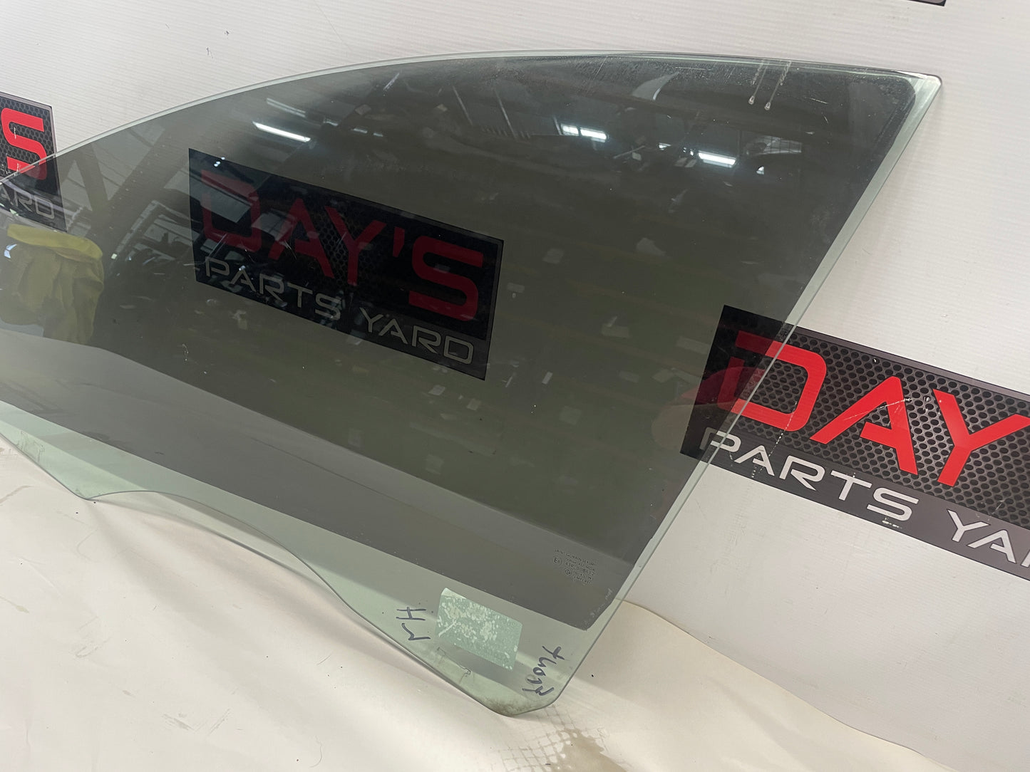 2009 Pontiac G8 GT Front LH Driver Door Window Glass OEM - Day's Parts Yard