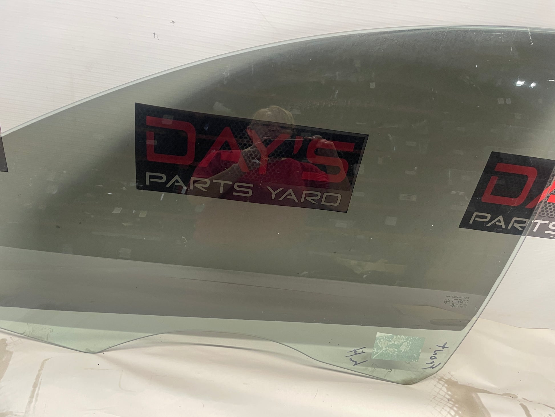 2009 Pontiac G8 GT Front LH Driver Door Window Glass OEM - Day's Parts Yard