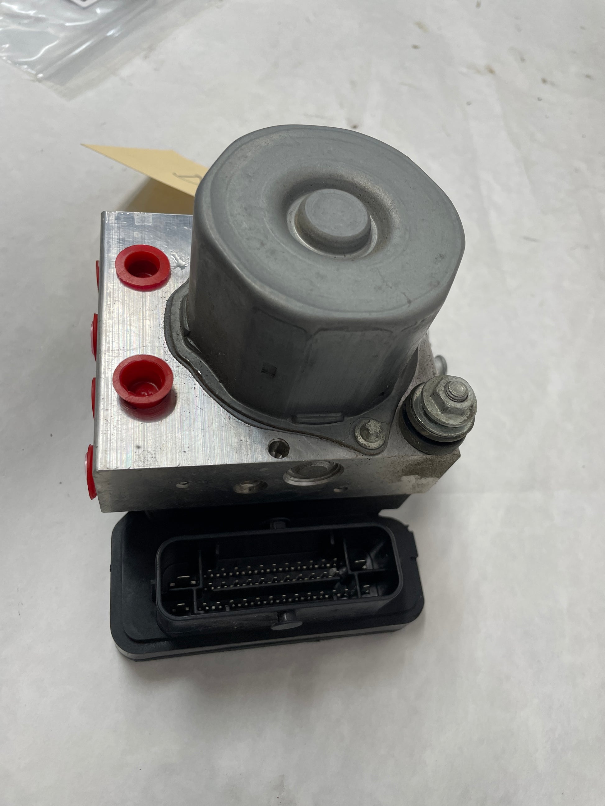 2015 Chevy SS Sedan ABS Brake Pump Assembly OEM - Day's Parts Yard